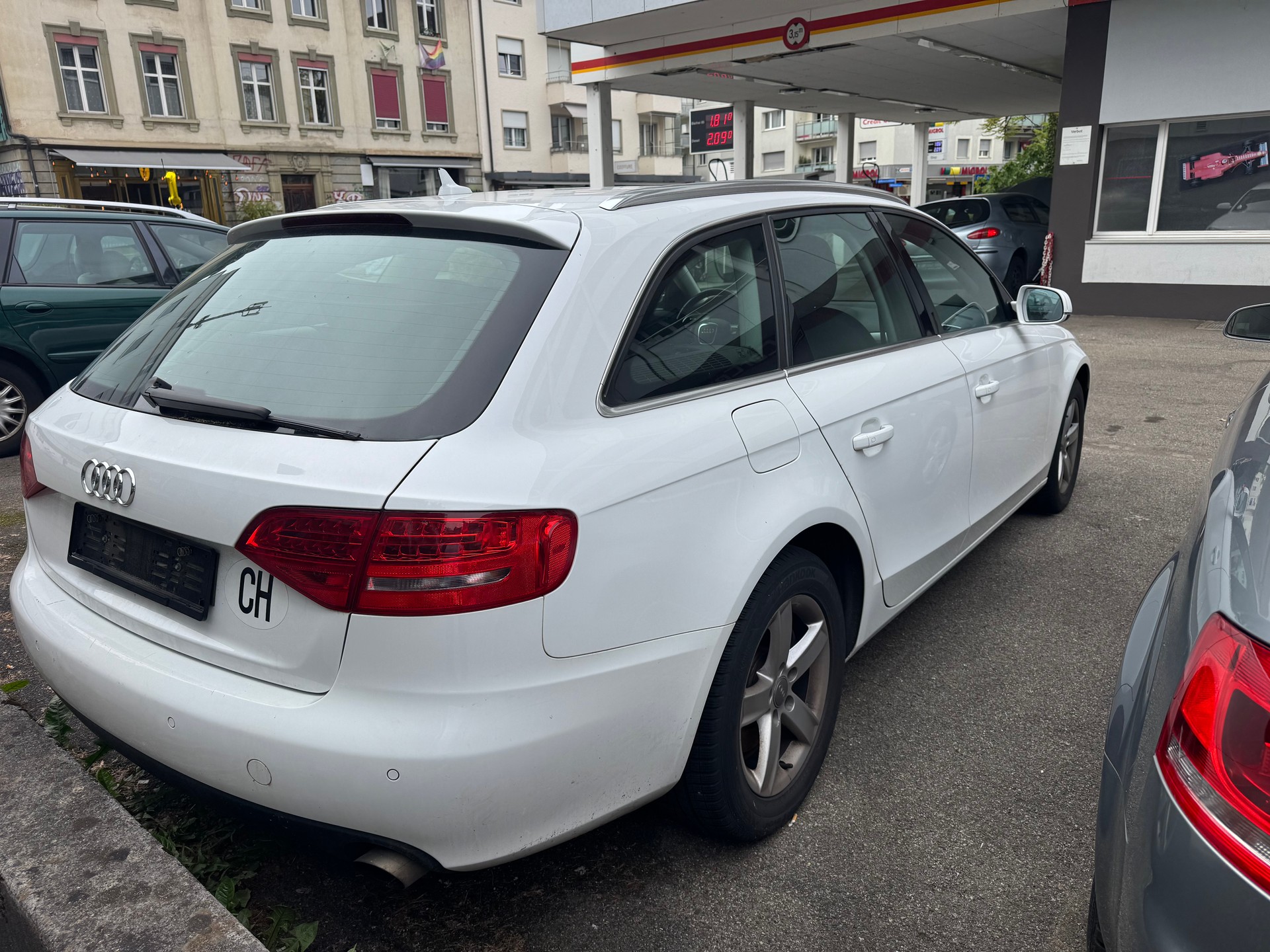 AUDI A4 Avant 2.0 TFSI Style multitronic-image-3