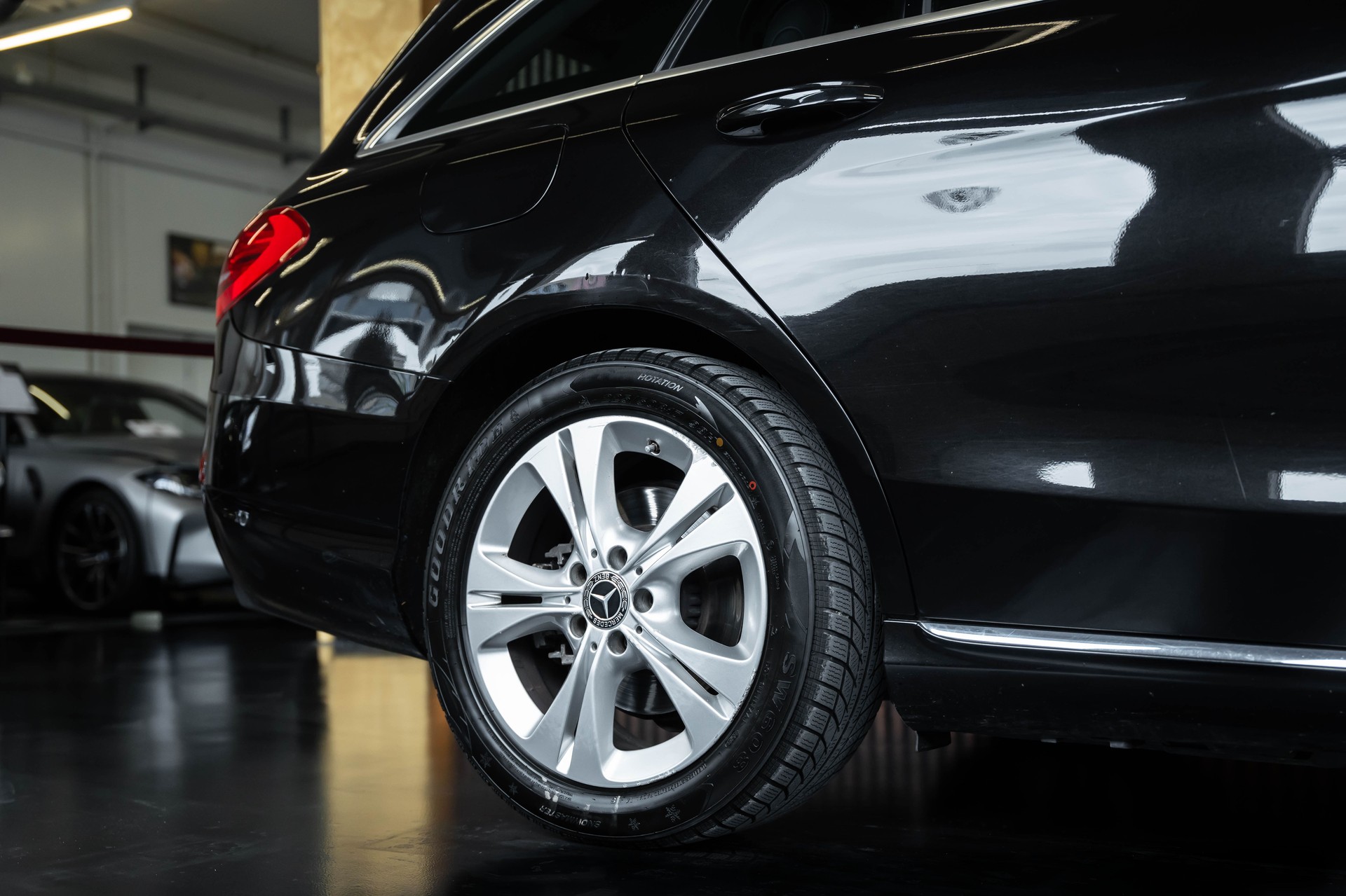 MERCEDES-BENZ C 220 BlueTEC Swiss Star Avantgarde 7G-Tronic-image-9