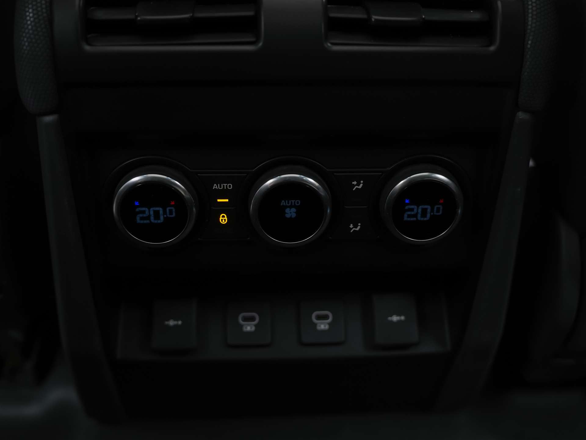 LAND ROVER Defender 110 P400e Si4 PHEV X-Dynamic SE AT8 *CH Auto*Head Up*Panorama*Meridian*360° Kamera*-image-15