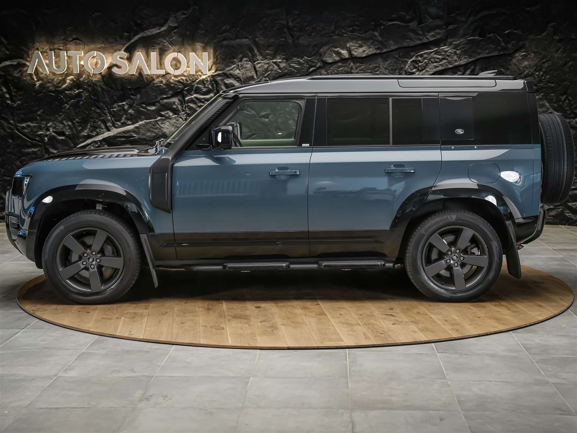 LAND ROVER Defender 110 P400e Si4 PHEV X-Dynamic SE AT8 *CH Auto*Head Up*Panorama*Meridian*360° Kamera*-showroom-element-1