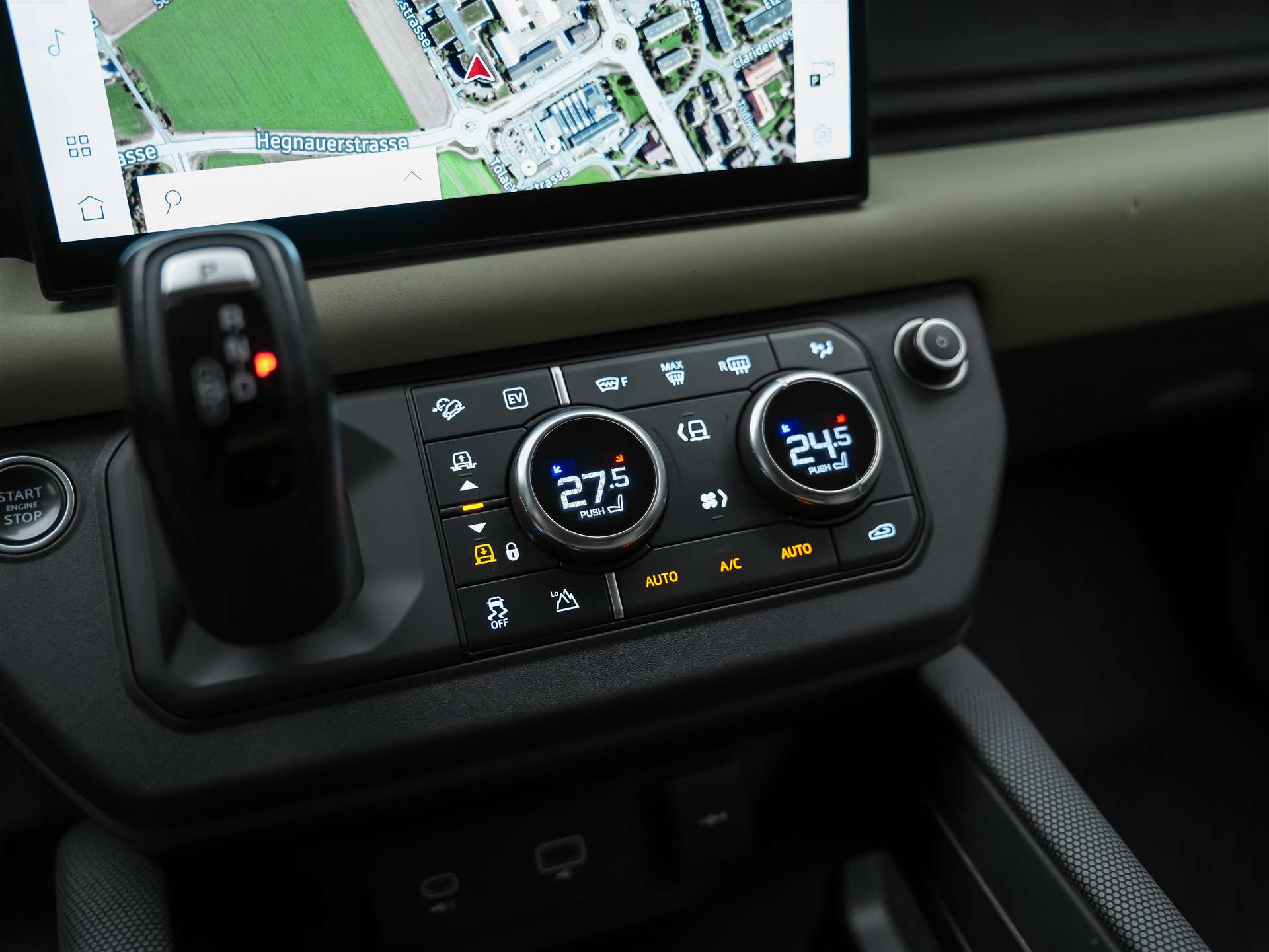 LAND ROVER Defender 110 P400e Si4 PHEV X-Dynamic SE AT8 *CH Auto*Head Up*Panorama*Meridian*360° Kamera*-image-25