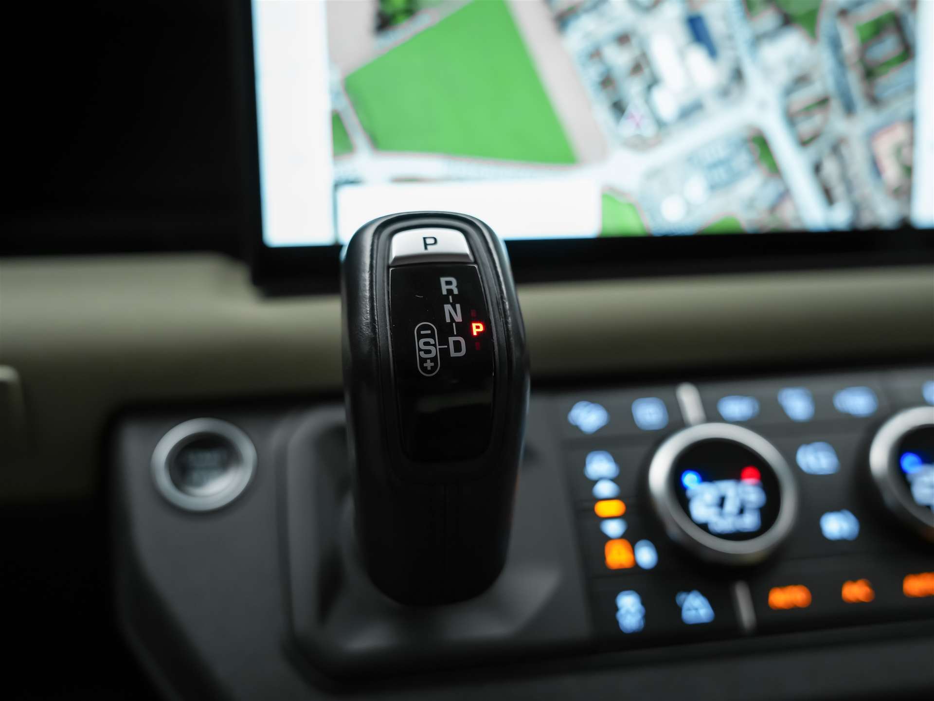 LAND ROVER Defender 110 P400e Si4 PHEV X-Dynamic SE AT8 *CH Auto*Head Up*Panorama*Meridian*360° Kamera*-image-25