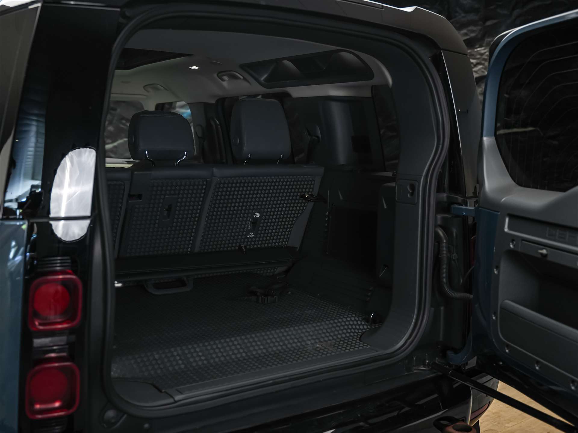 LAND ROVER Defender 110 P400e Si4 PHEV X-Dynamic SE AT8 *CH Auto*Head Up*Panorama*Meridian*360° Kamera*-image-48