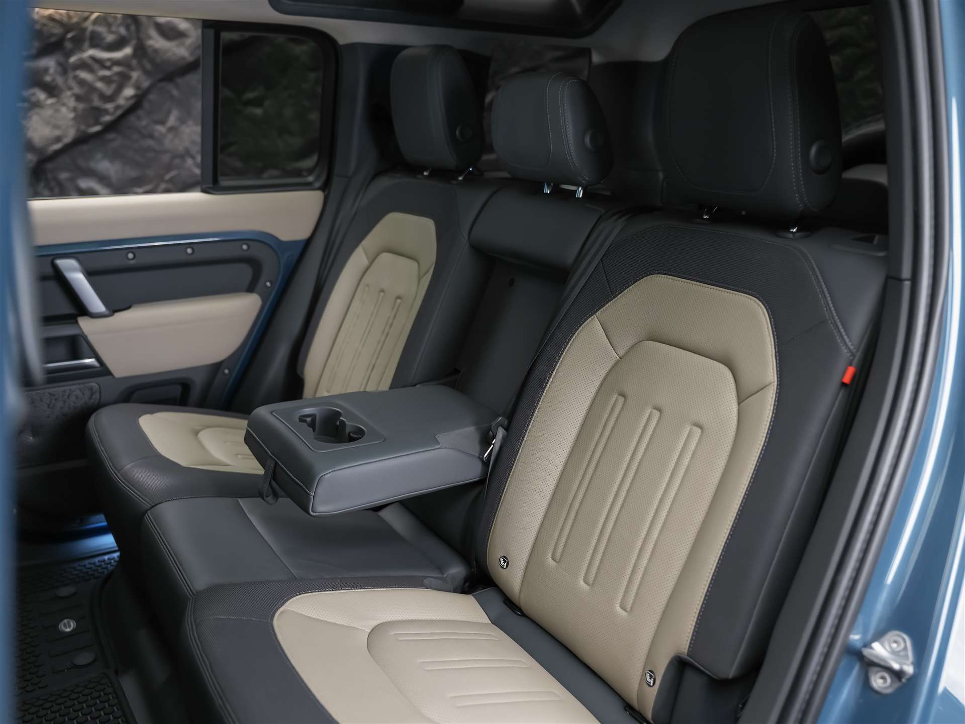 LAND ROVER Defender 110 P400e Si4 PHEV X-Dynamic SE AT8 *CH Auto*Head Up*Panorama*Meridian*360° Kamera*-image-13