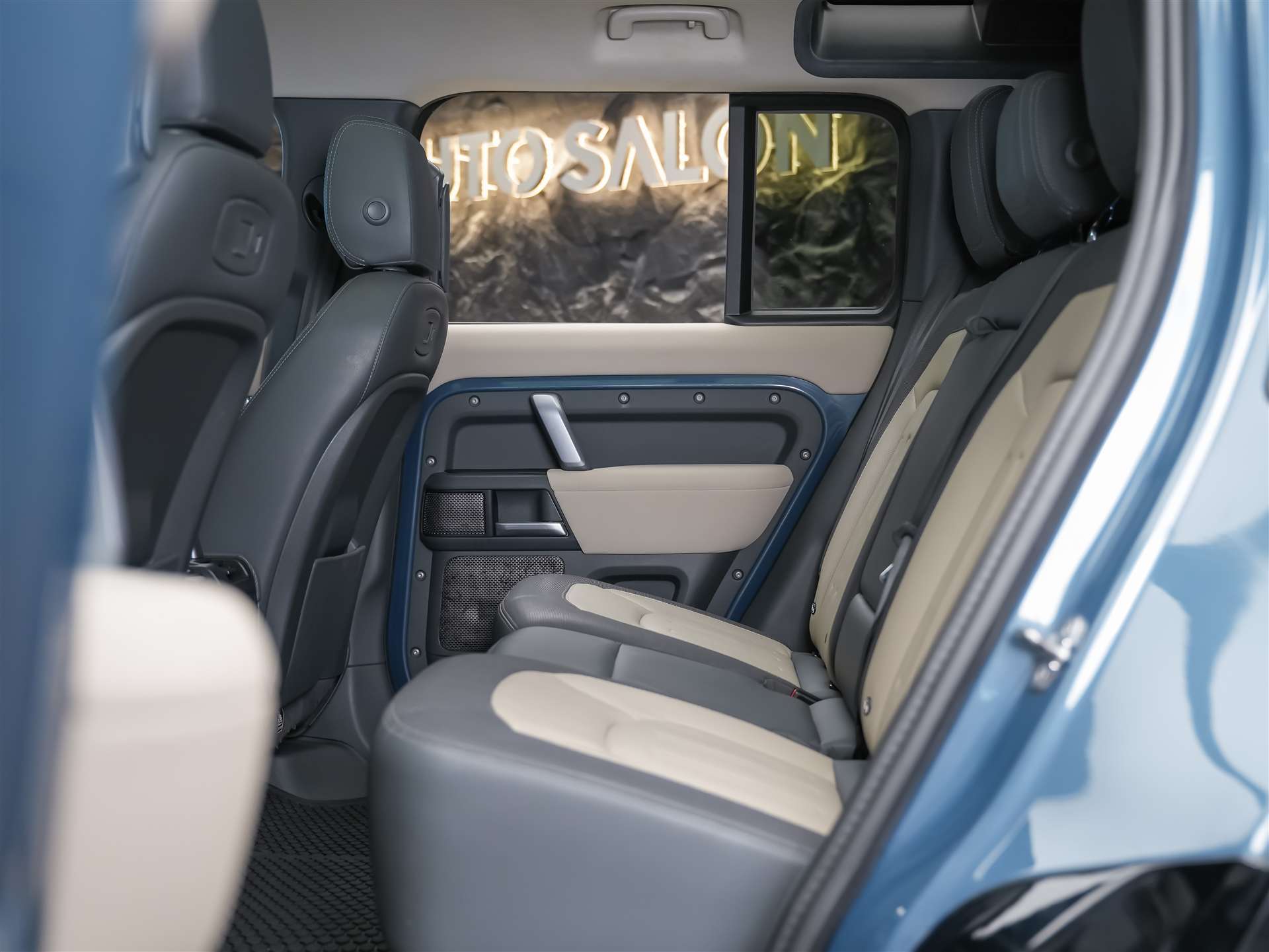 LAND ROVER Defender 110 P400e Si4 PHEV X-Dynamic SE AT8 *CH Auto*Head Up*Panorama*Meridian*360° Kamera*-image-12