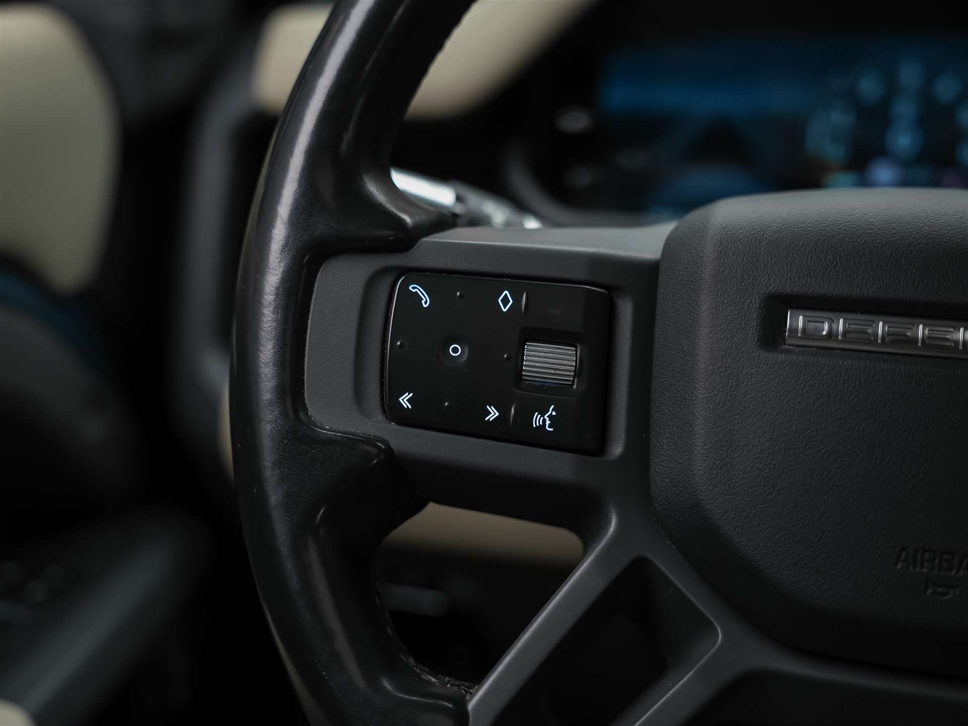 LAND ROVER Defender 110 P400e Si4 PHEV X-Dynamic SE AT8 *CH Auto*Head Up*Panorama*Meridian*360° Kamera*-image-31