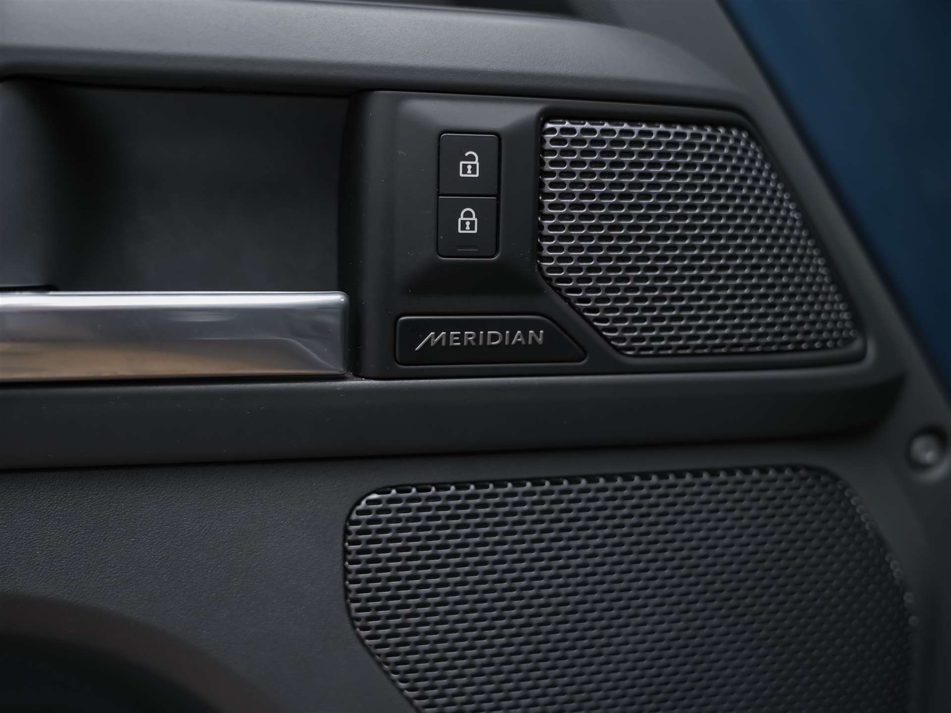 LAND ROVER Defender 110 P400e Si4 PHEV X-Dynamic SE AT8 *CH Auto*Head Up*Panorama*Meridian*360° Kamera*-image-27