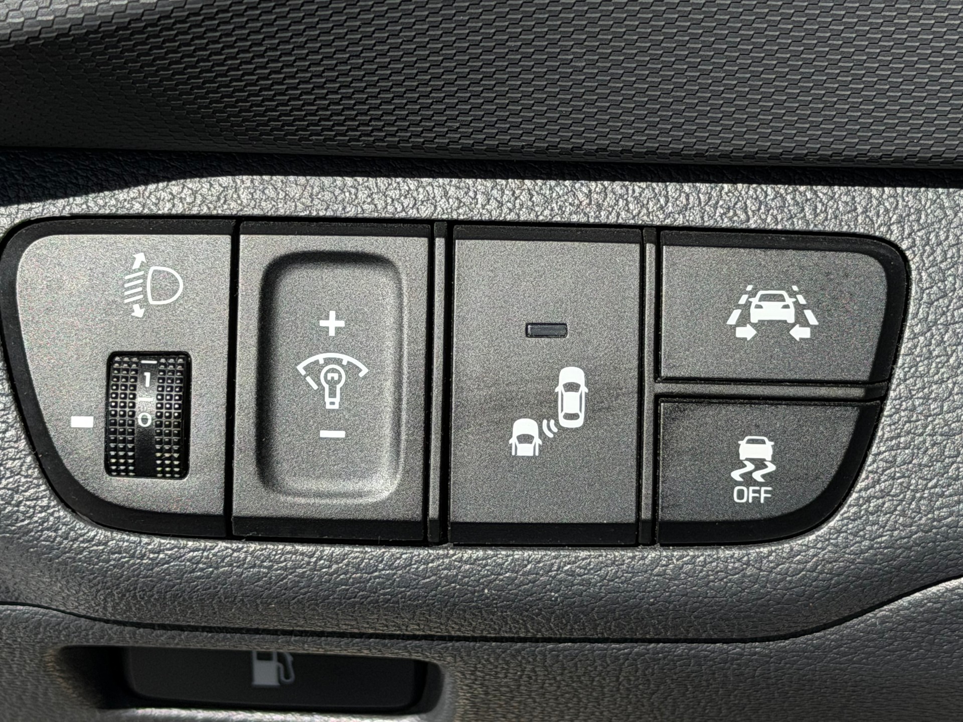 HYUNDAI Ioniq 1.6 GDi HEV Launch Plus DCT | CH-Auto | Frisch MFK | 1-Hand-image-14