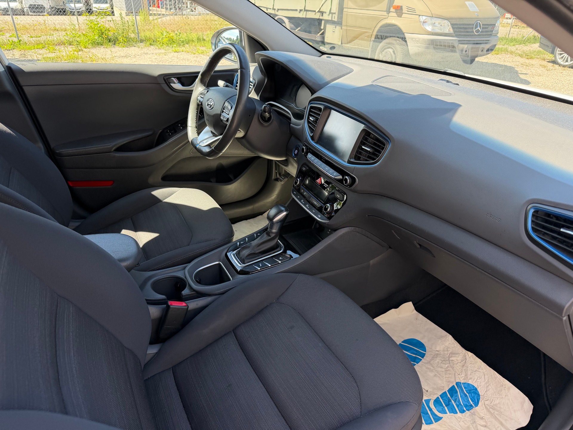 HYUNDAI Ioniq 1.6 GDi HEV Launch Plus DCT | CH-Auto | Frisch MFK | 1-Hand-image-8