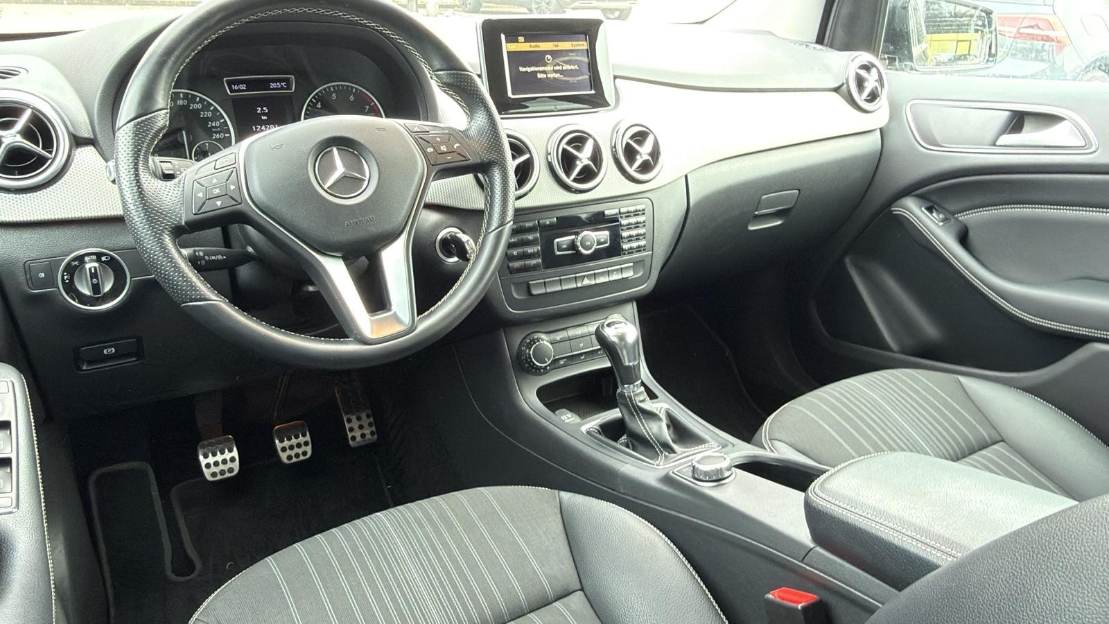 MERCEDES-BENZ B 200-image-17