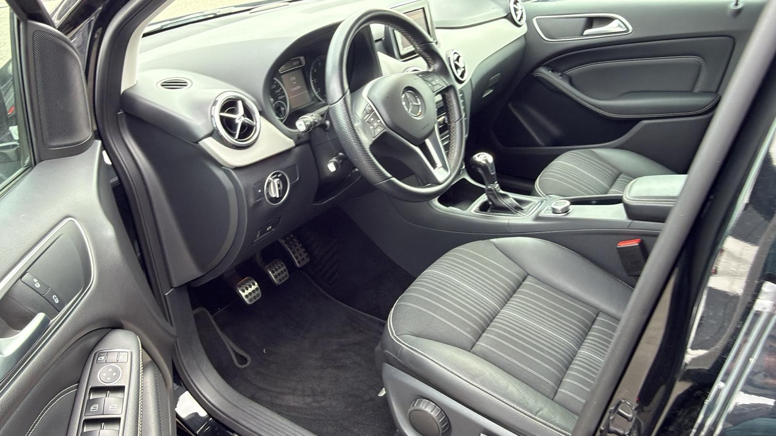 MERCEDES-BENZ B 200-image-15