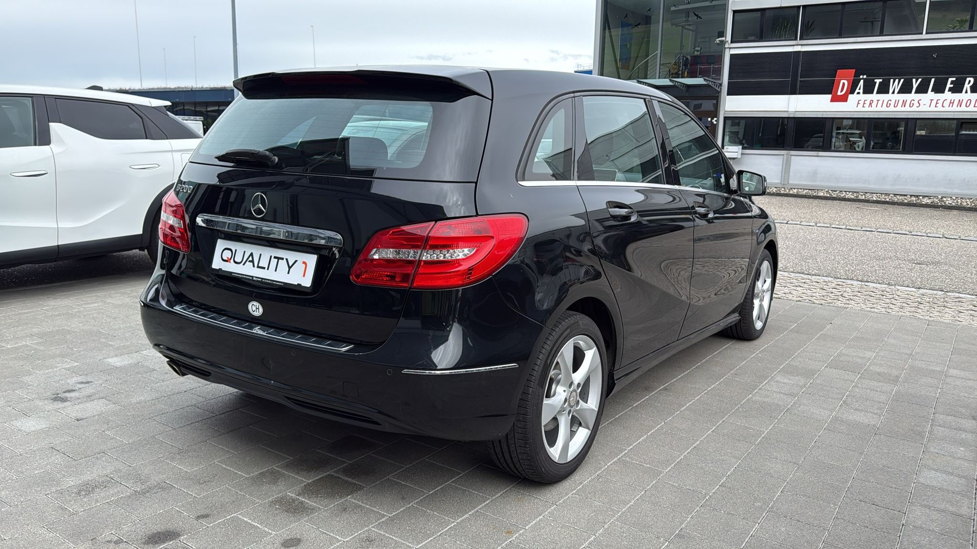 MERCEDES-BENZ B 200-image-9
