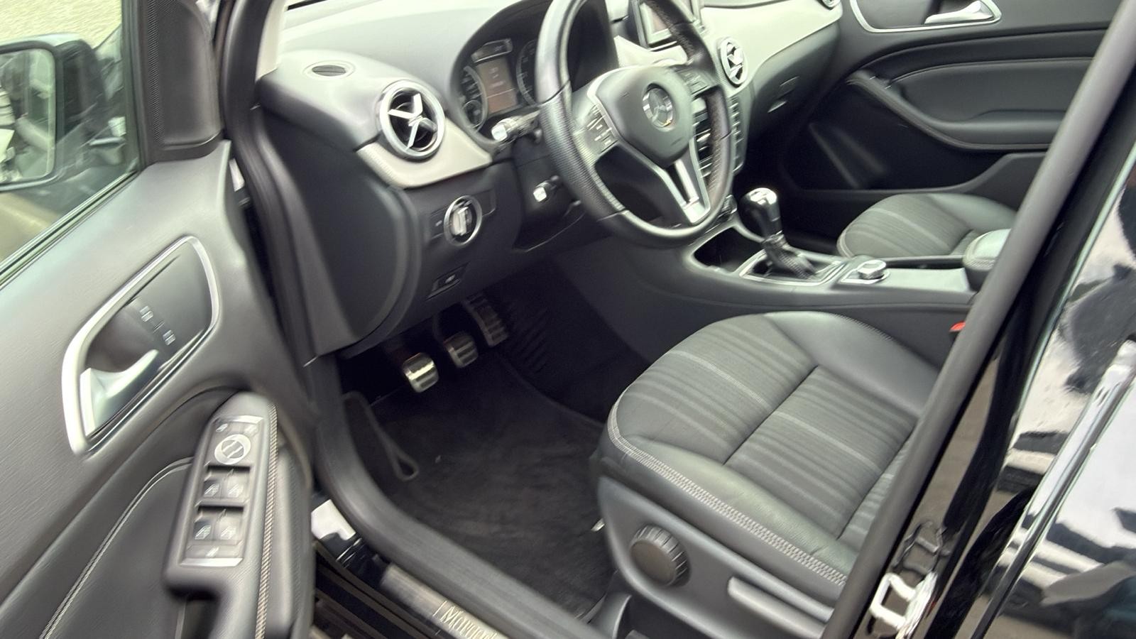 MERCEDES-BENZ B 200-image-19