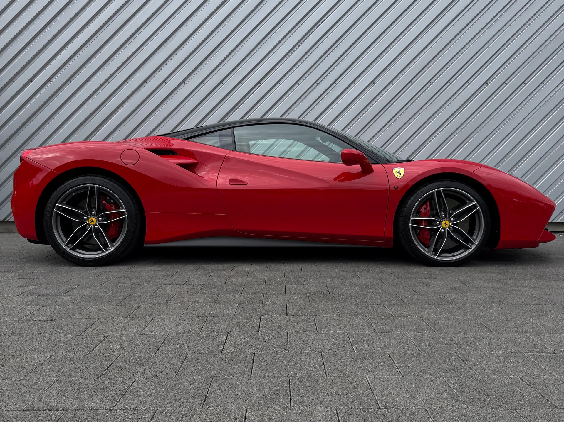 FERRARI 488 GTB 3.9 V8-showroom-element-1