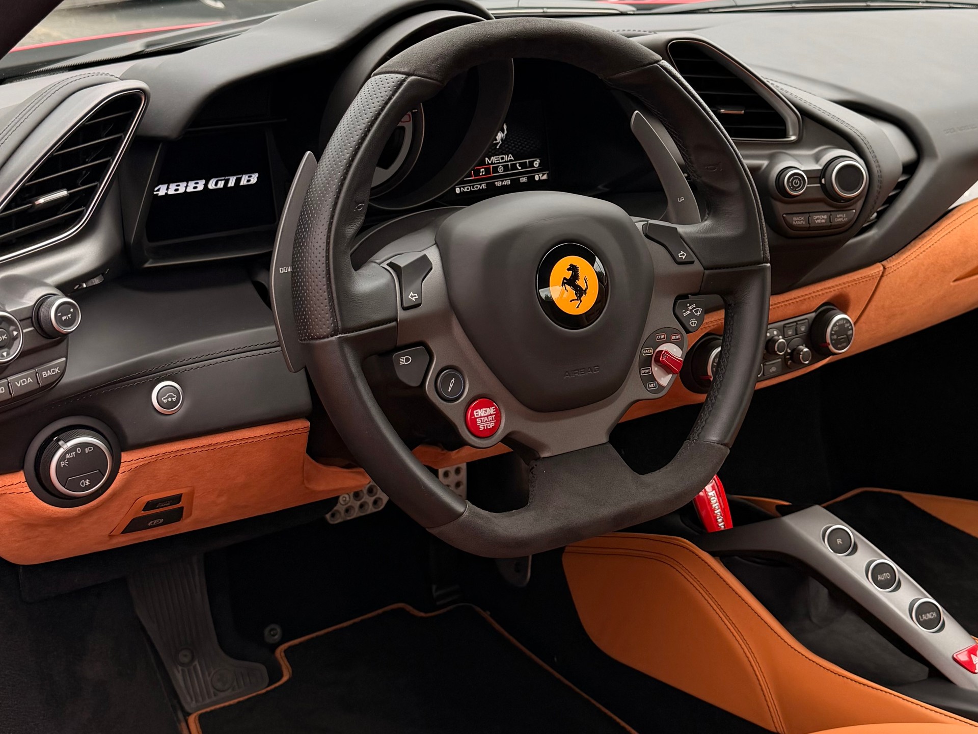 FERRARI 488 GTB 3.9 V8-showroom-element-3