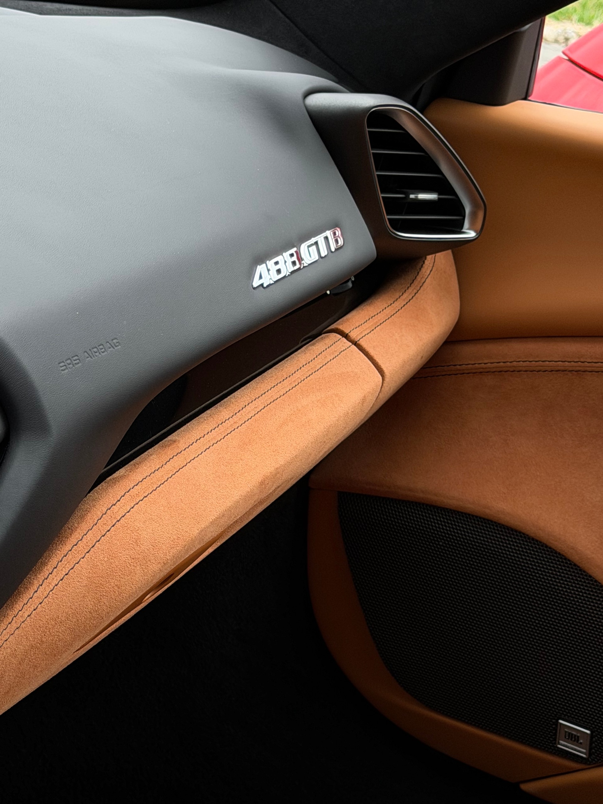 FERRARI 488 GTB 3.9 V8-image-5