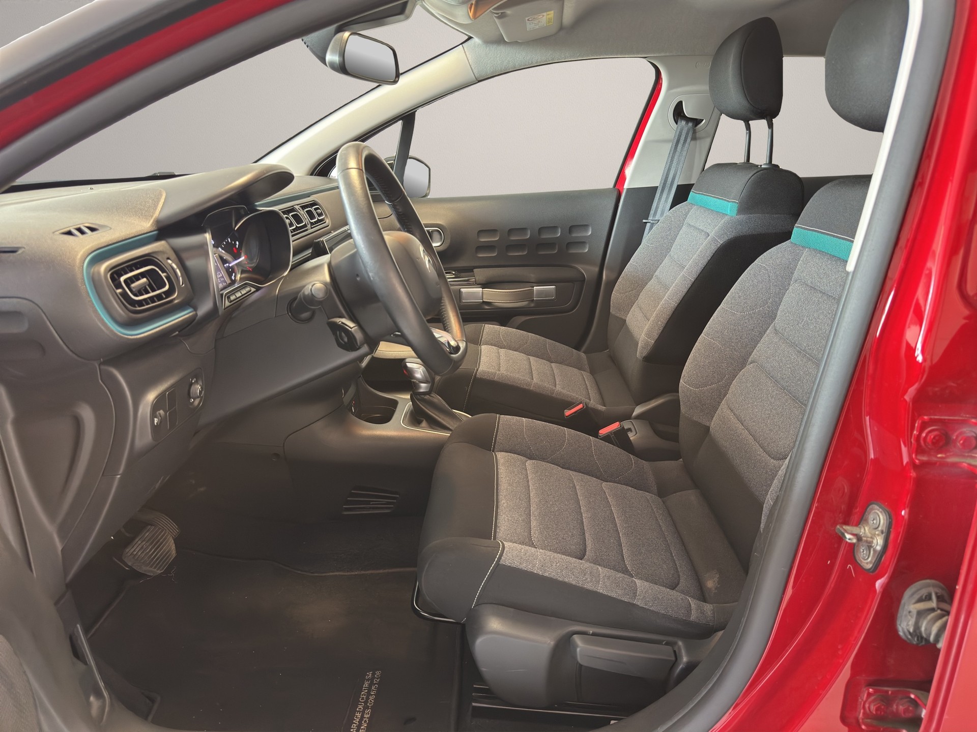CITROEN C3 1.2i PureTech Shine EAT6-image-8