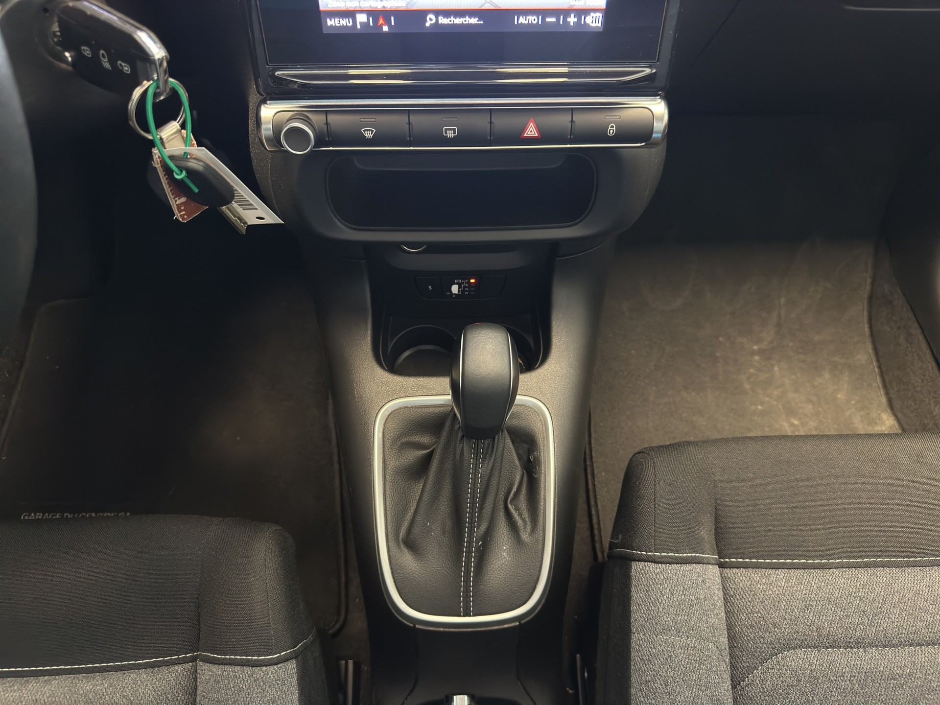 CITROEN C3 1.2i PureTech Shine EAT6-image-16