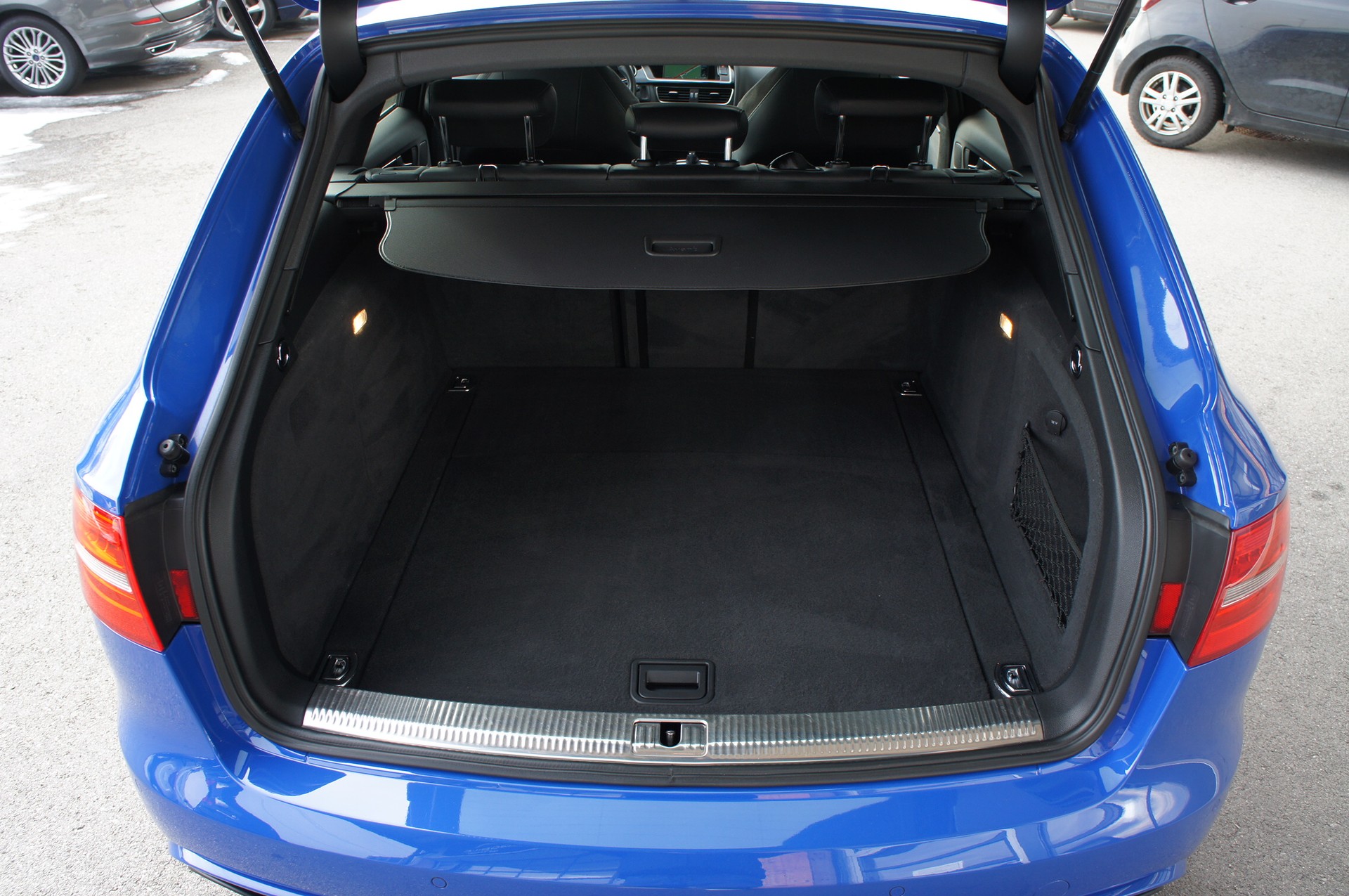 AUDI RS4 Avant Nogaro Selection 4.2 FSI V8 quattro S-tronic-image-12