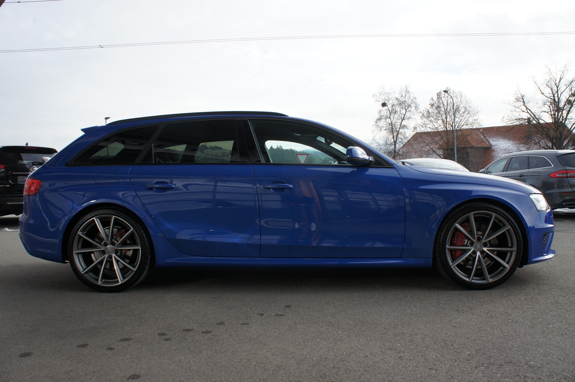 AUDI RS4 Avant Nogaro Selection 4.2 FSI V8 quattro S-tronic-image-5