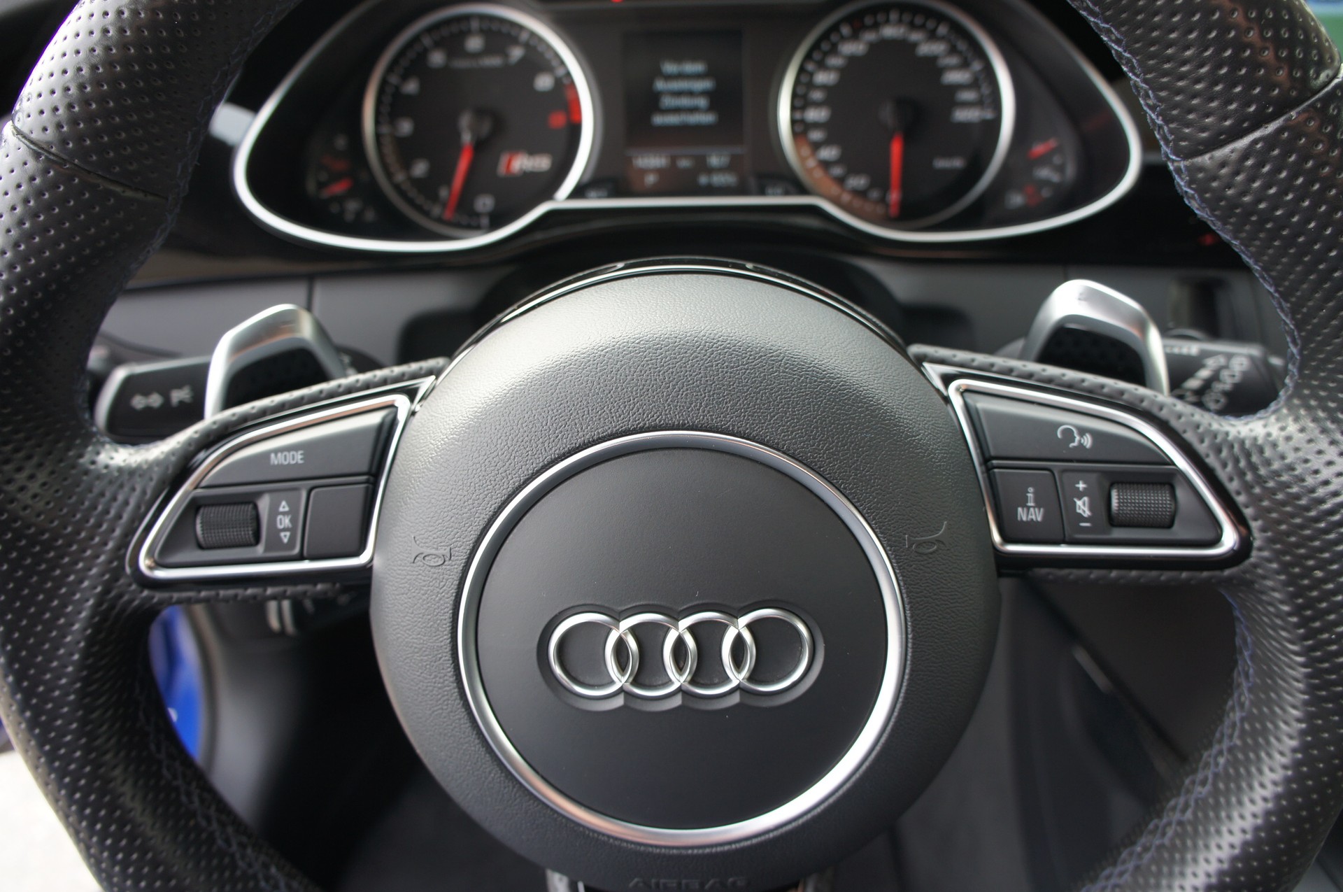AUDI RS4 Avant Nogaro Selection 4.2 FSI V8 quattro S-tronic-image-25