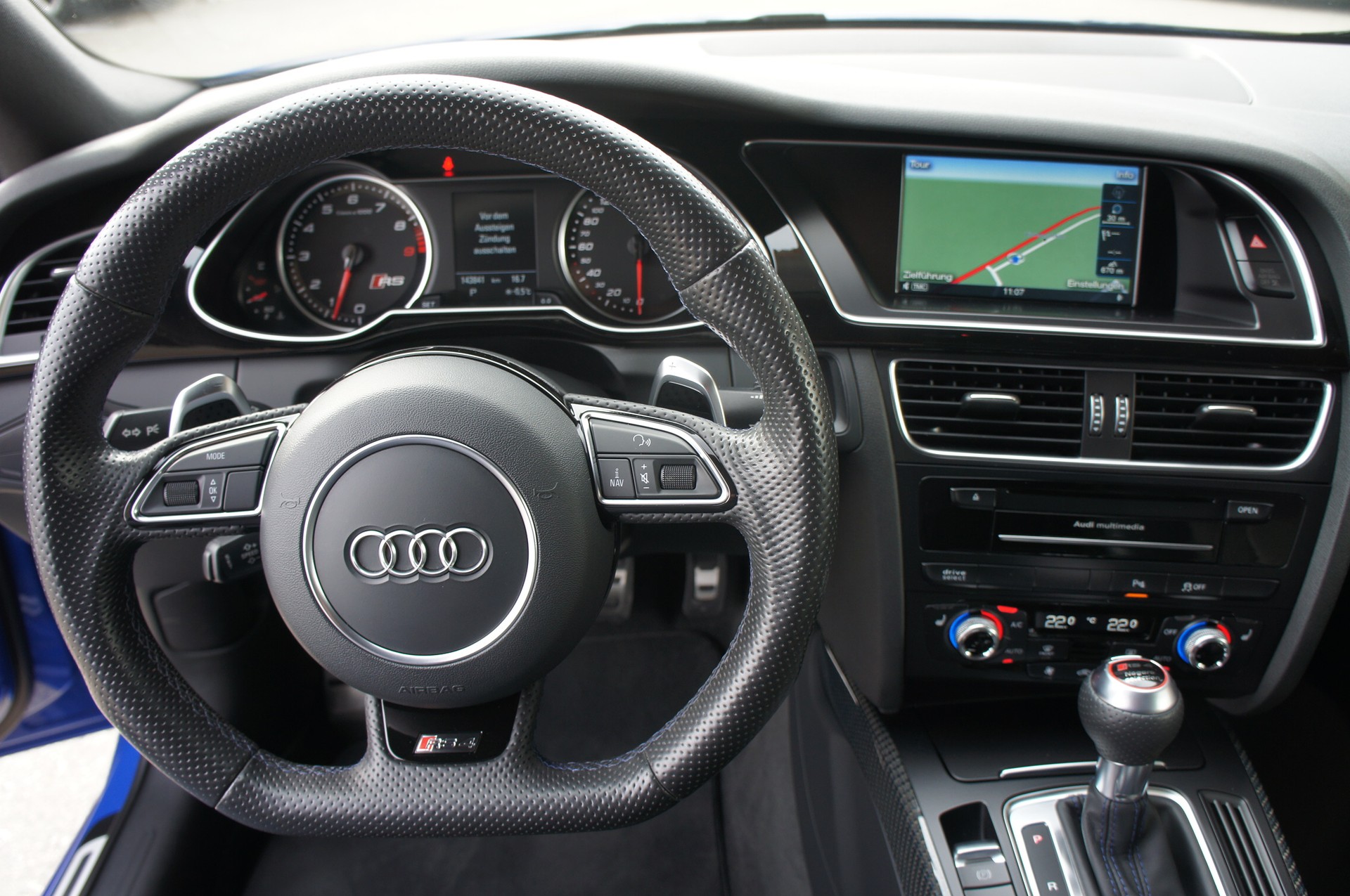 AUDI RS4 Avant Nogaro Selection 4.2 FSI V8 quattro S-tronic-image-24