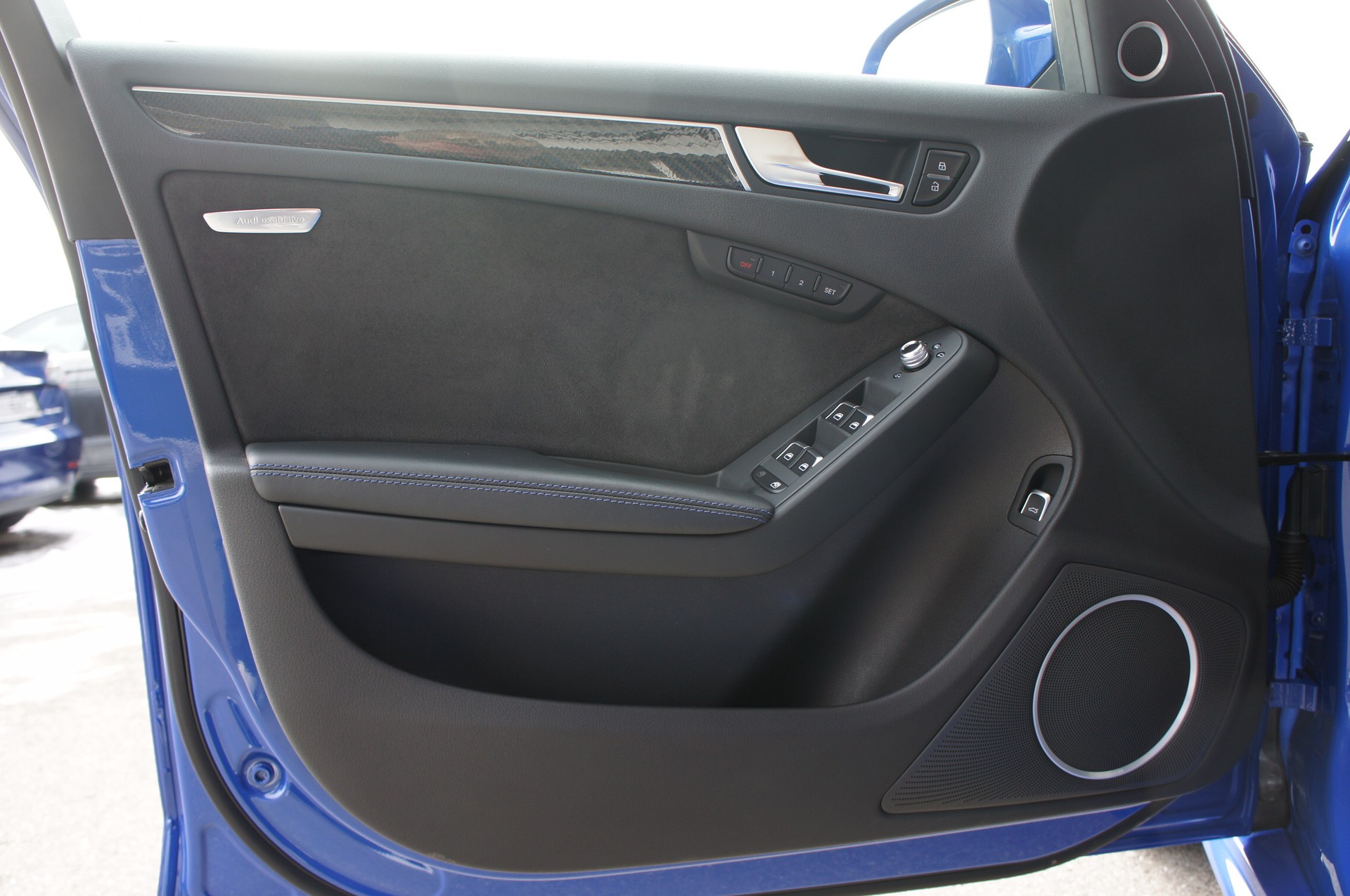 AUDI RS4 Avant Nogaro Selection 4.2 FSI V8 quattro S-tronic-image-13
