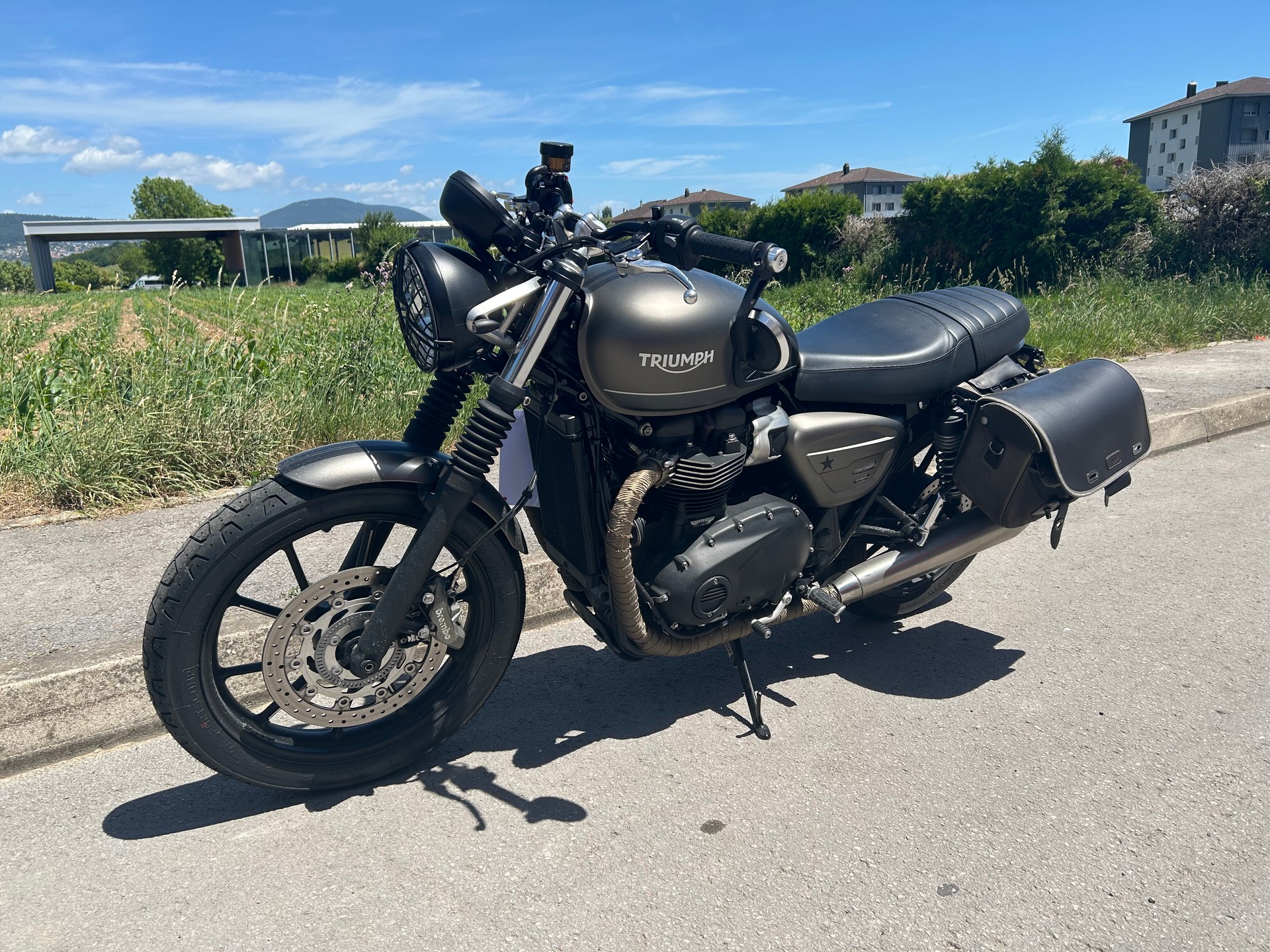 TRIUMPH Street Twin 900 Gold Line-image-5