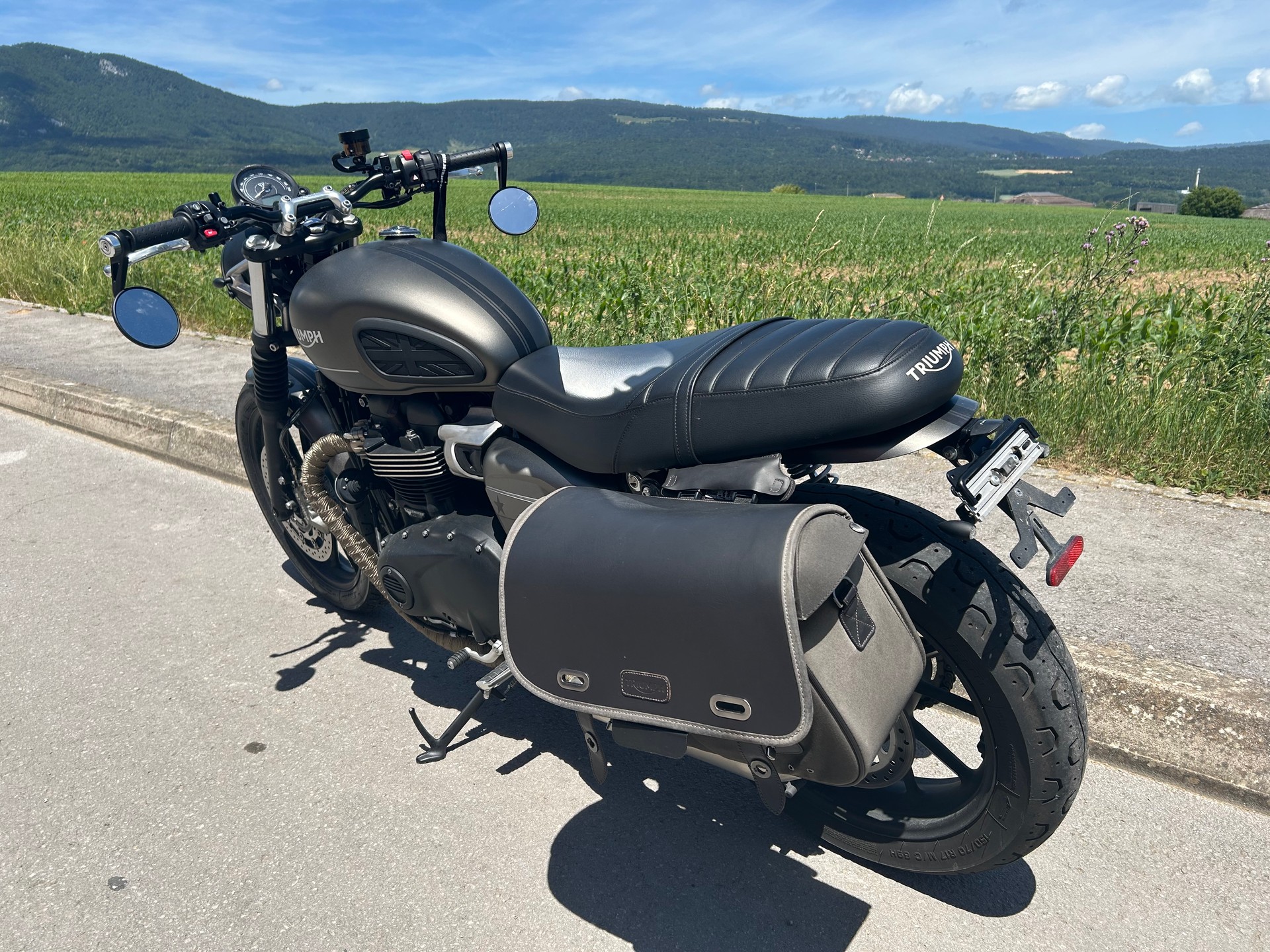 TRIUMPH Street Twin 900 Gold Line-image-3