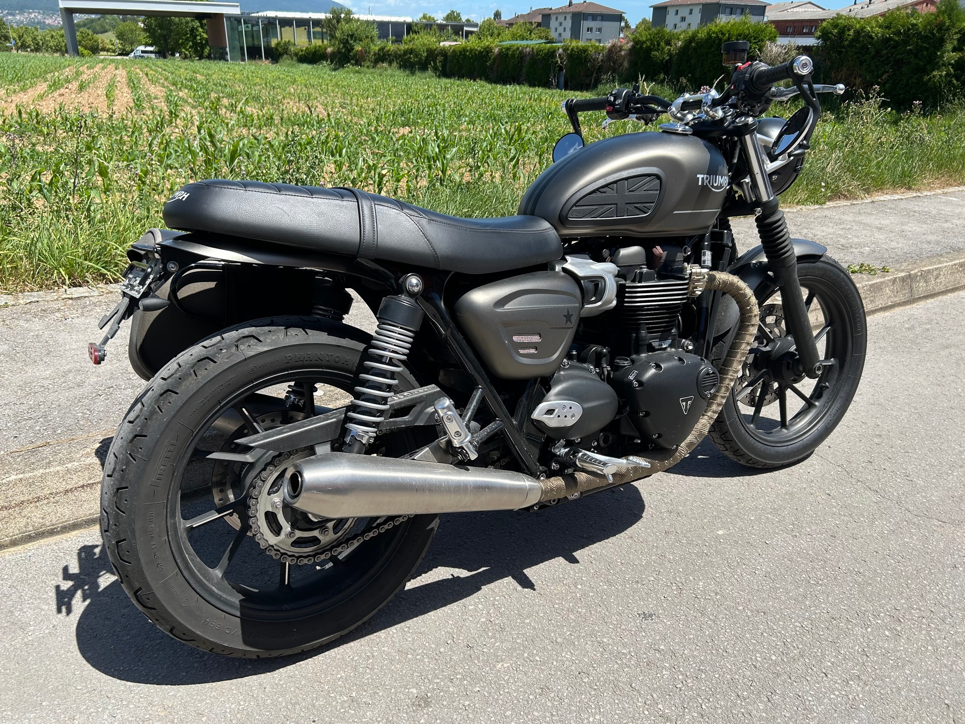 TRIUMPH Street Twin 900 Gold Line-image-2