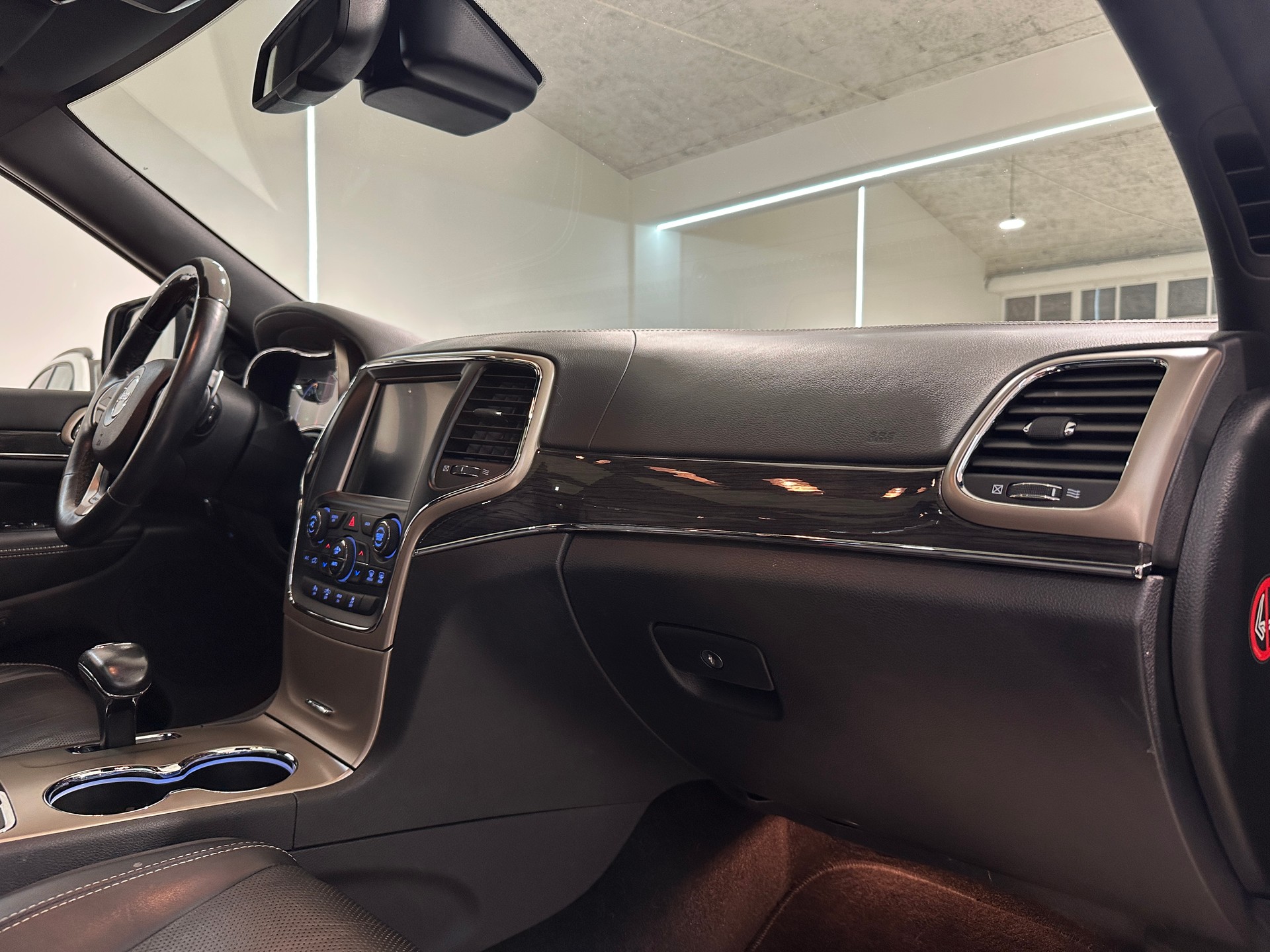 JEEP Grand Cherokee 3.0 CRD Overland Automatic-image-16