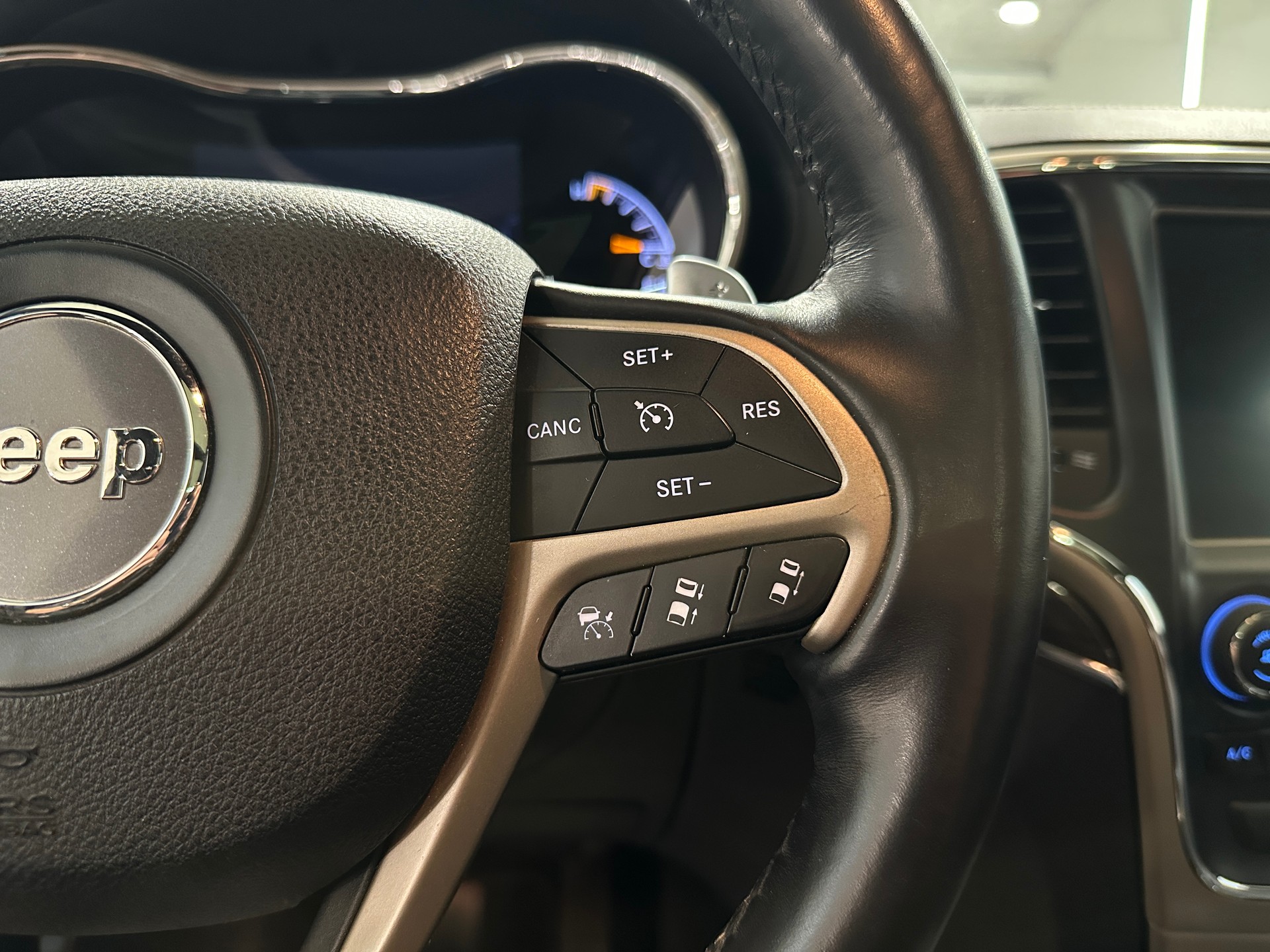 JEEP Grand Cherokee 3.0 CRD Overland Automatic-image-26