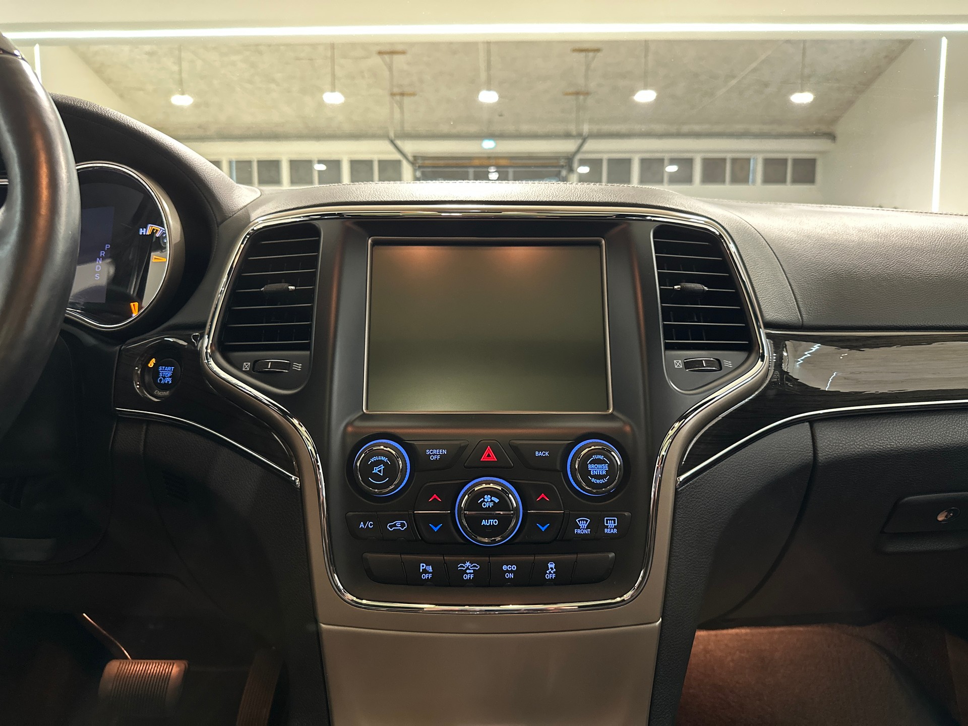 JEEP Grand Cherokee 3.0 CRD Overland Automatic-image-17