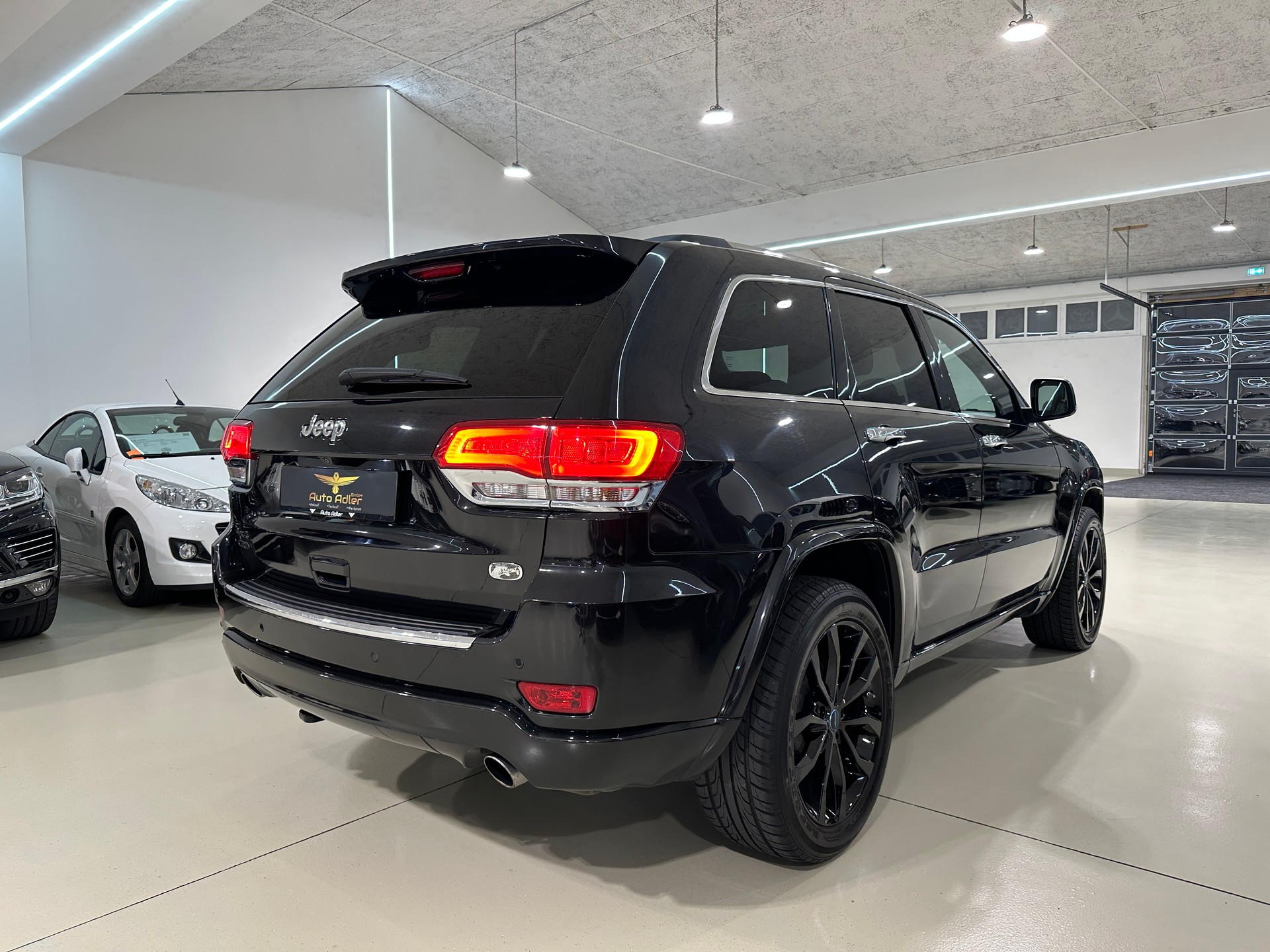 JEEP Grand Cherokee 3.0 CRD Overland Automatic-image-8