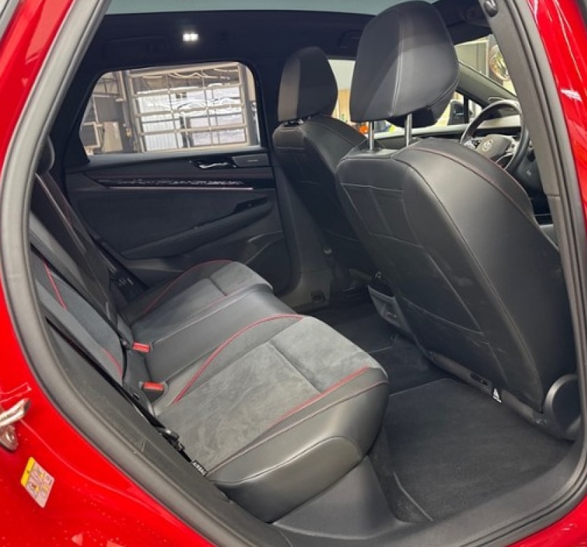 VW ID.7 Tourer GTX 86 kWh United 4 Motion mit Vollausstattung-image-9