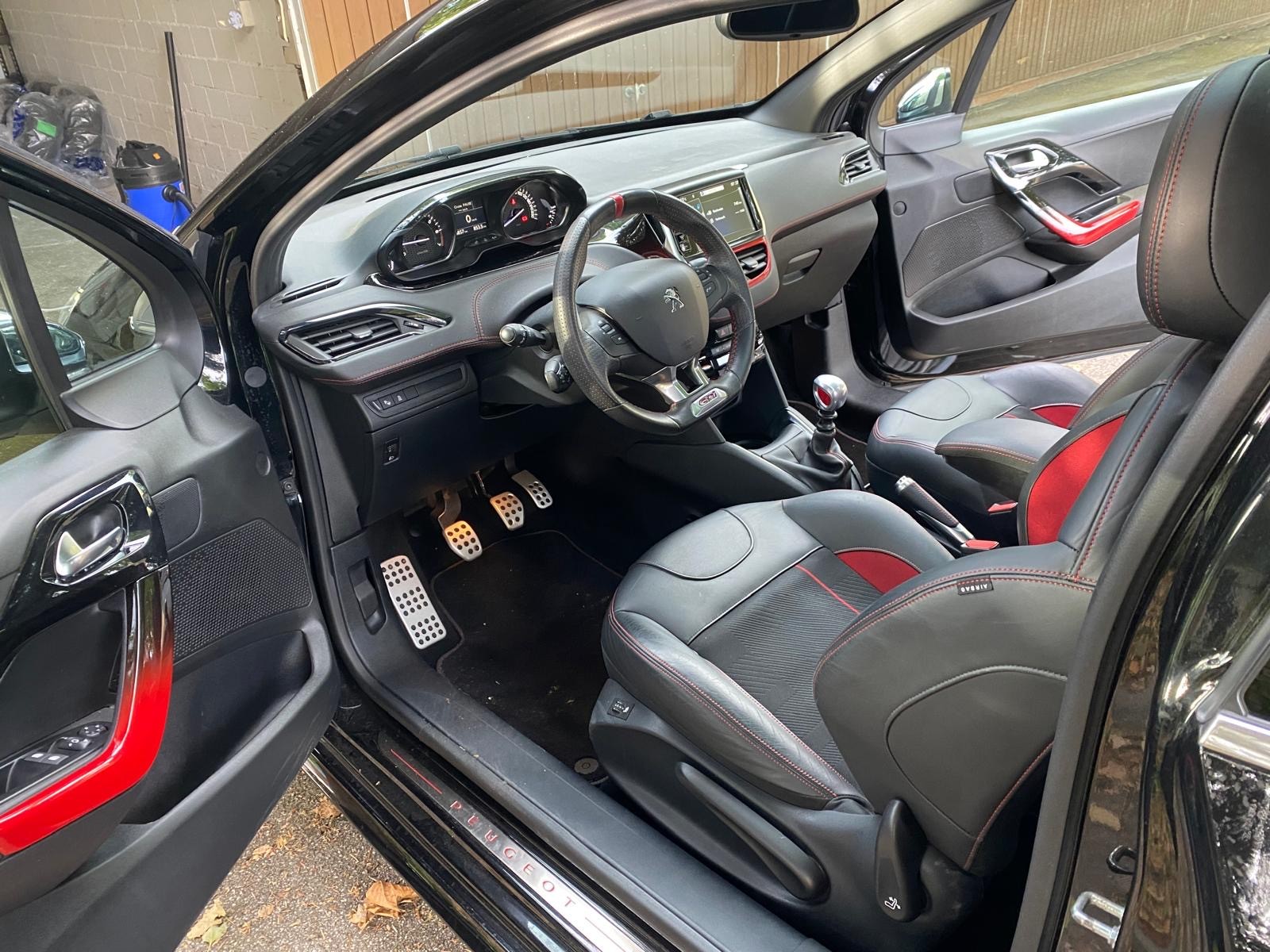 PEUGEOT 208 1.6 Turbo GTi-image-8