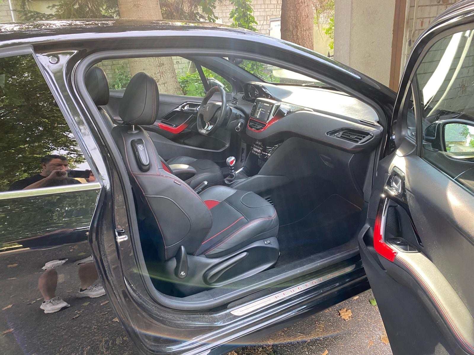 PEUGEOT 208 1.6 Turbo GTi-image-7