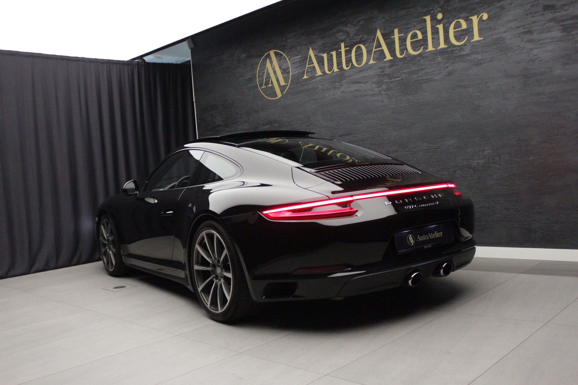 PORSCHE 911 Carrera 4 PDK-image-12