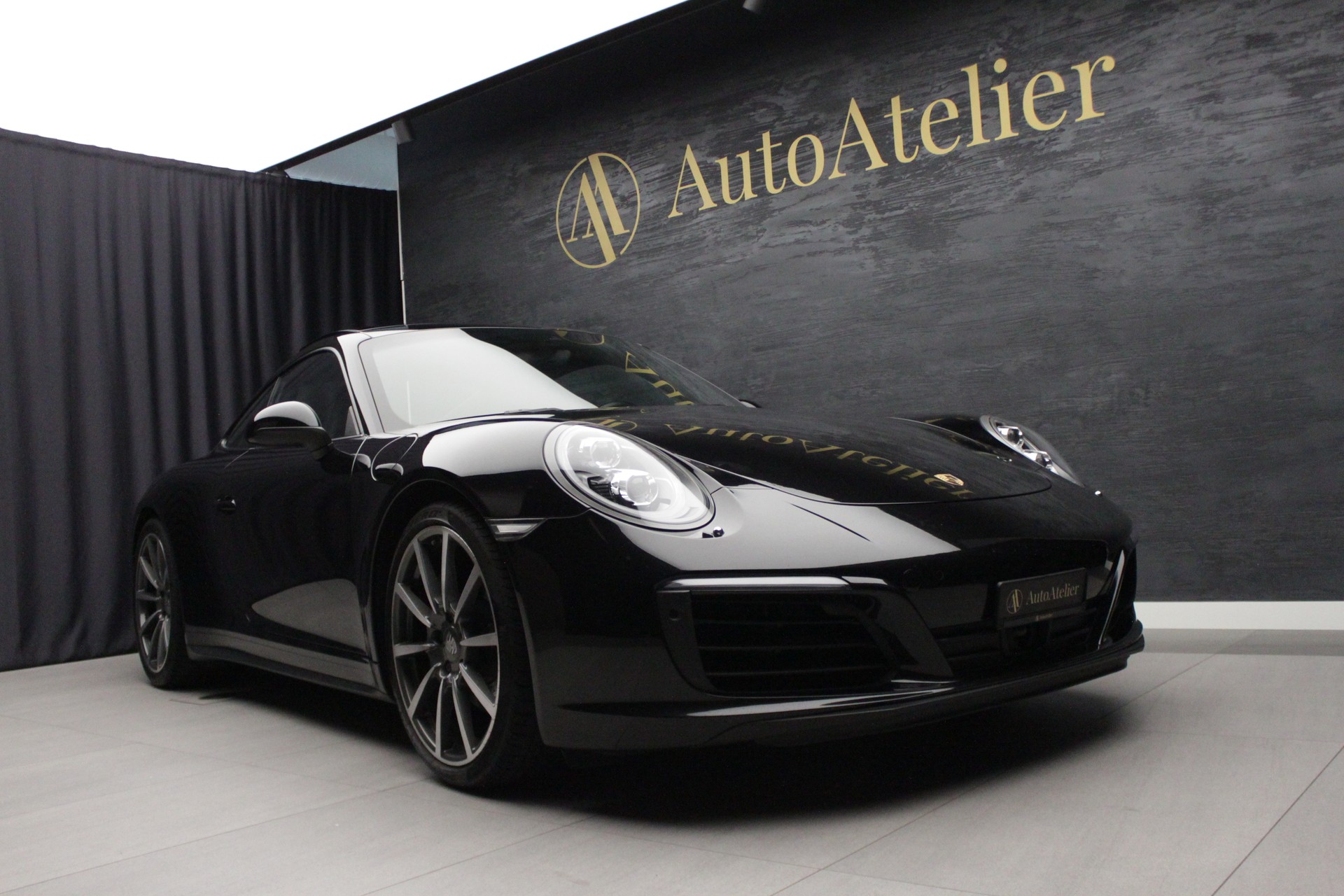PORSCHE 911 Carrera 4 PDK-showroom-element-1