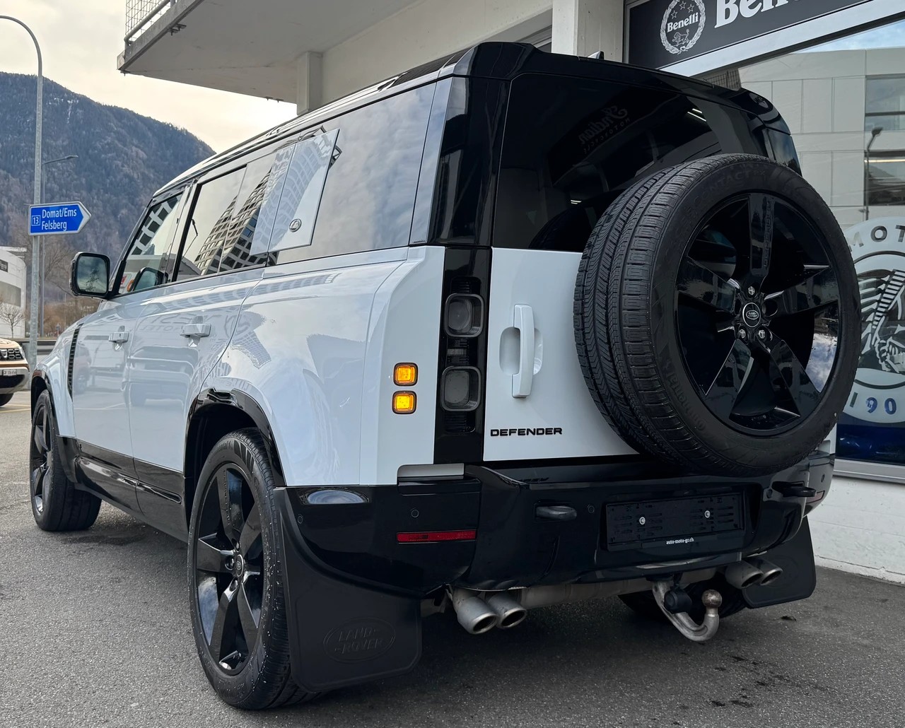 LAND ROVER Defender 110 525 V8 5.0 AT8-image-3