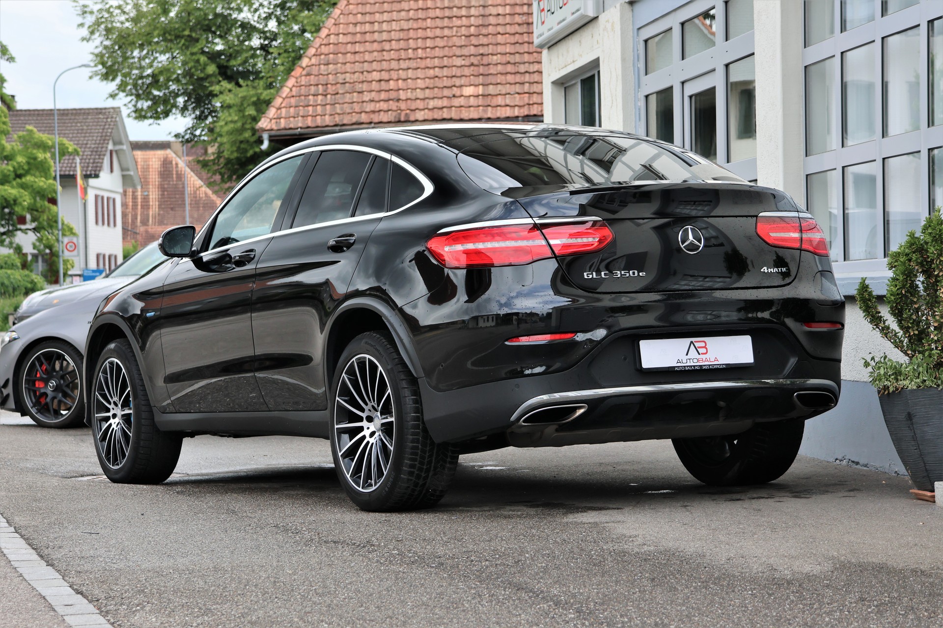 MERCEDES-BENZ GLC Coupé 350 e AMG Line 4Matic 7G-Tronic (CH)-image-2