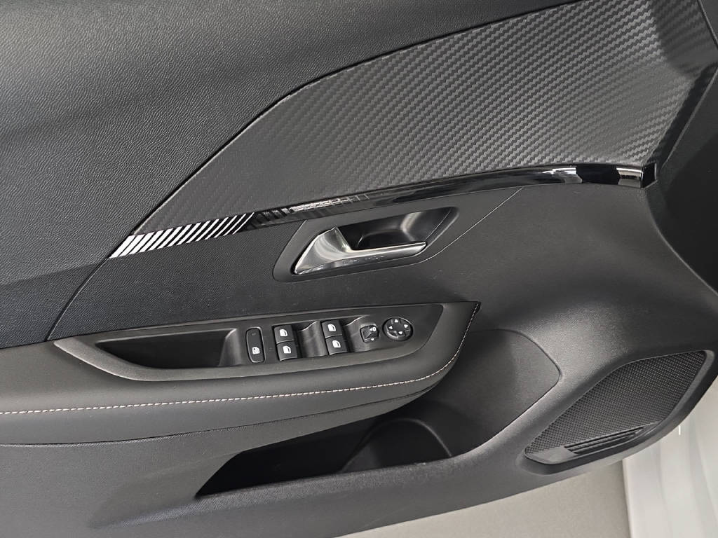 PEUGEOT 208 e-Allure-image-5