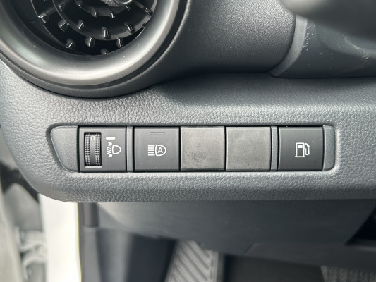 TOYOTA C-HR 2.0 PHEV CVT Swi Ed-image-14