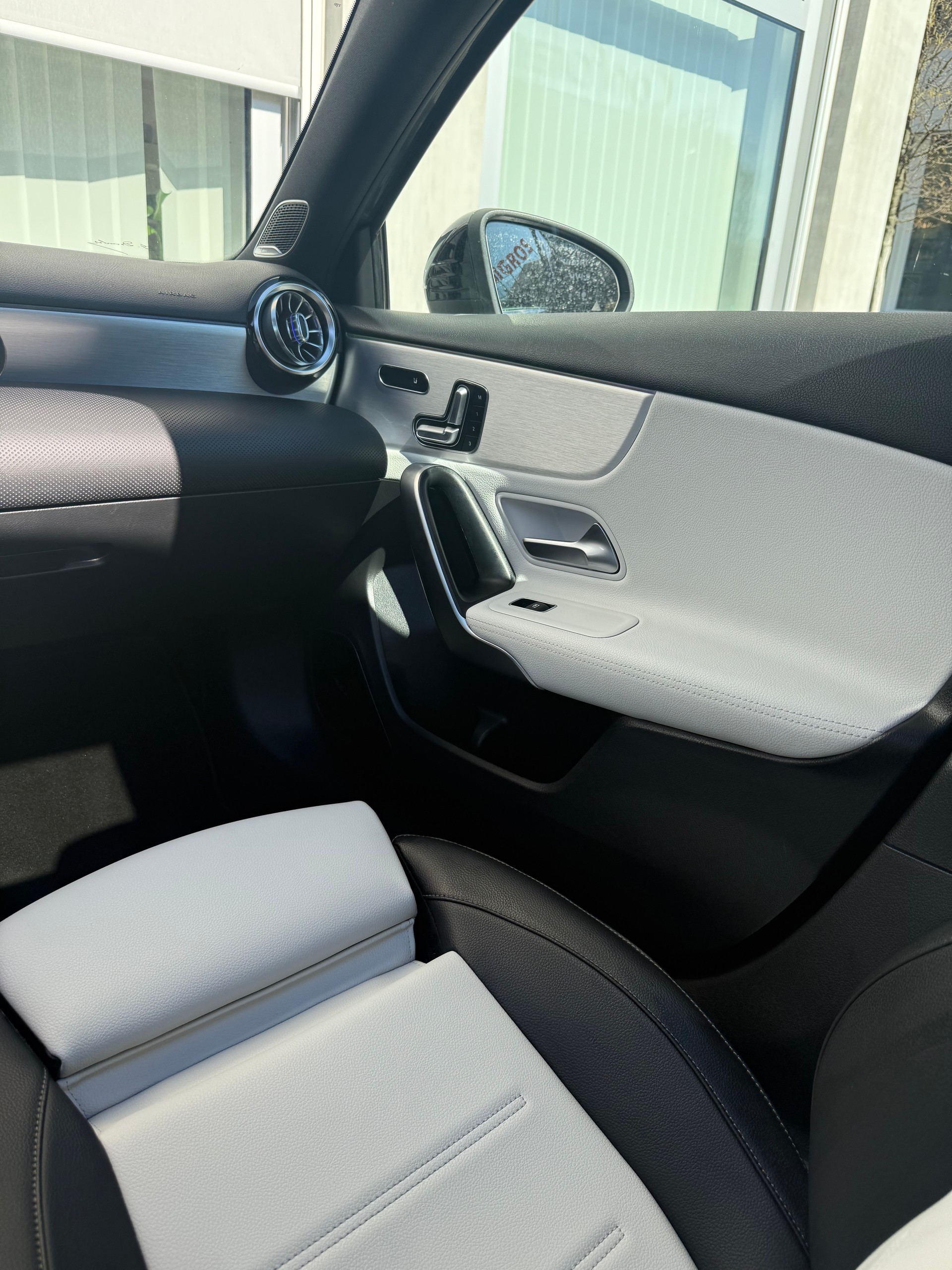MERCEDES-BENZ A 250 4Matic AMG Line 4Matic 7G-DCT-image-9