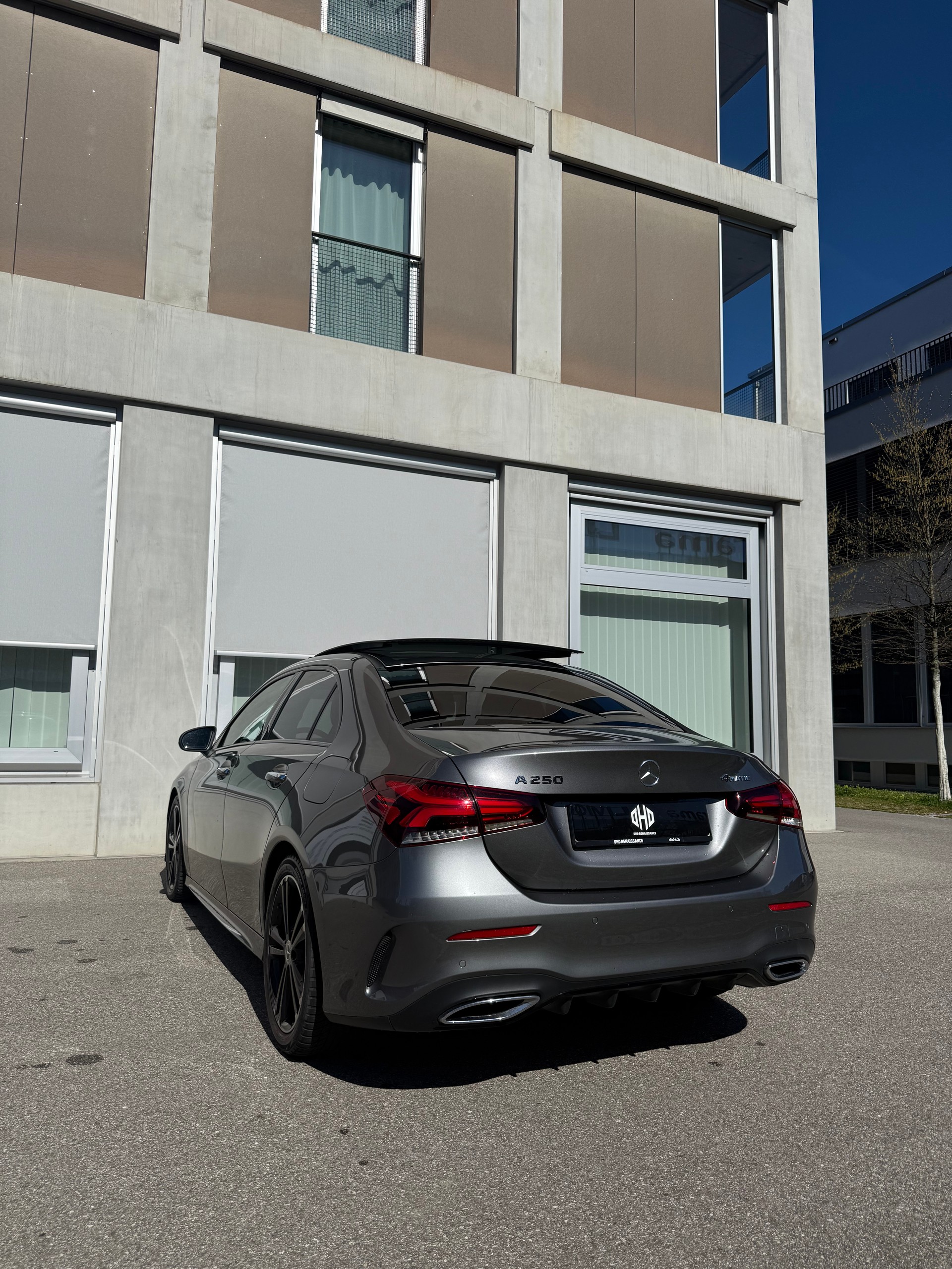MERCEDES-BENZ A 250 4Matic AMG Line 4Matic 7G-DCT-image-3