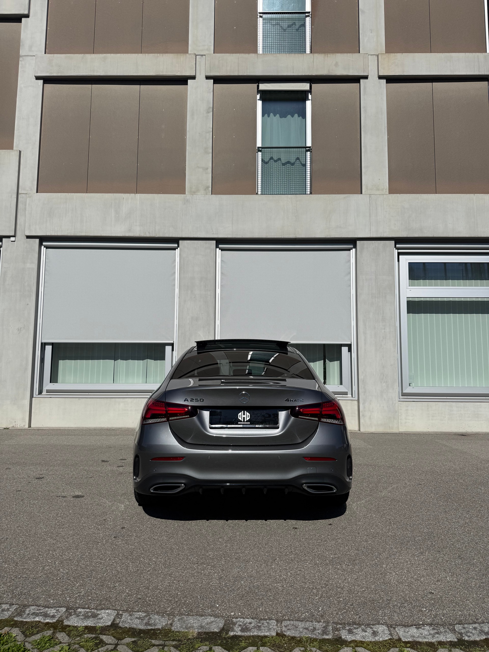 MERCEDES-BENZ A 250 4Matic AMG Line 4Matic 7G-DCT-image-2