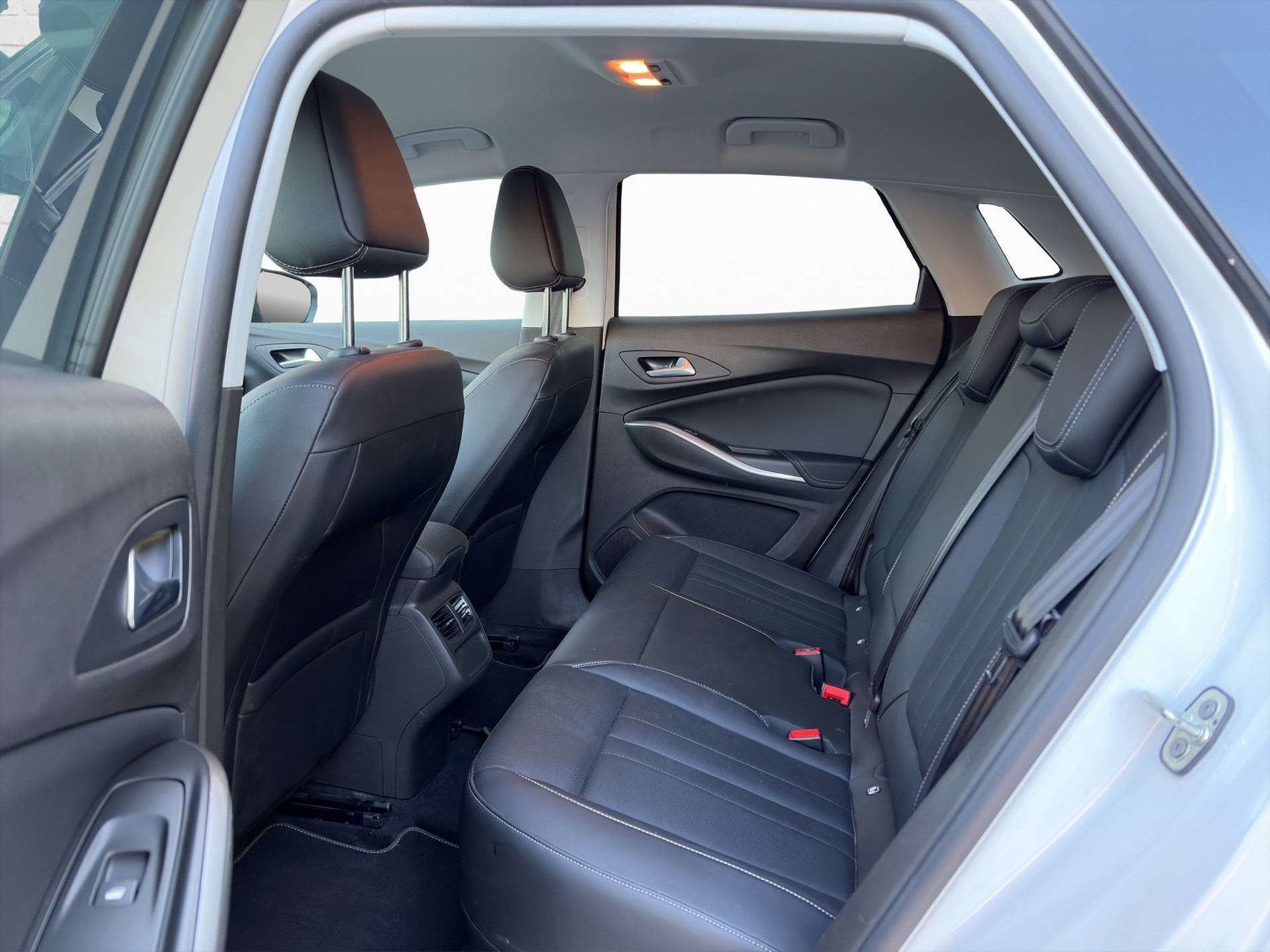 OPEL Grandland 1.6 Hybrid4 GSe Automatik-image-7