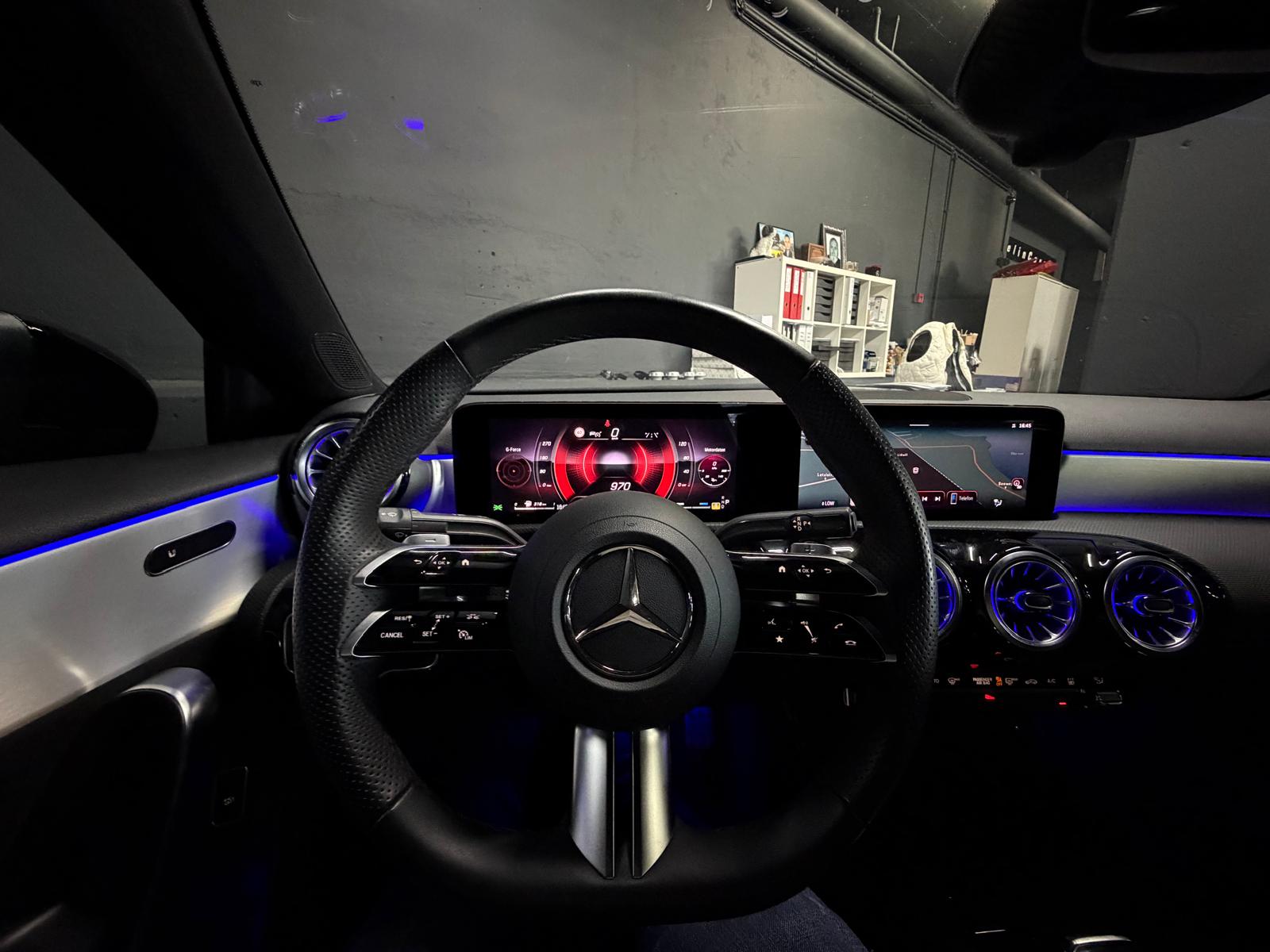 MERCEDES-BENZ A 200 AMG (A45 AMG Optik) 8G-DCT Limited Red&Black Performance-image-10