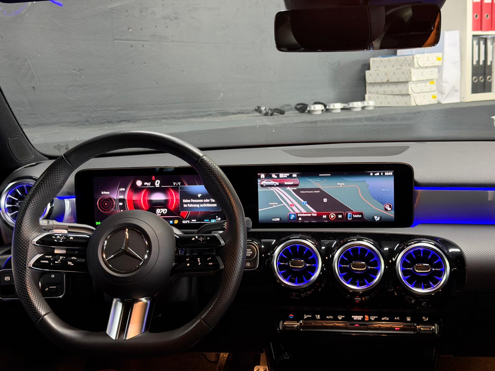 MERCEDES-BENZ A 200 AMG (A45 AMG Optik) 8G-DCT Limited Red&Black Performance-image-11