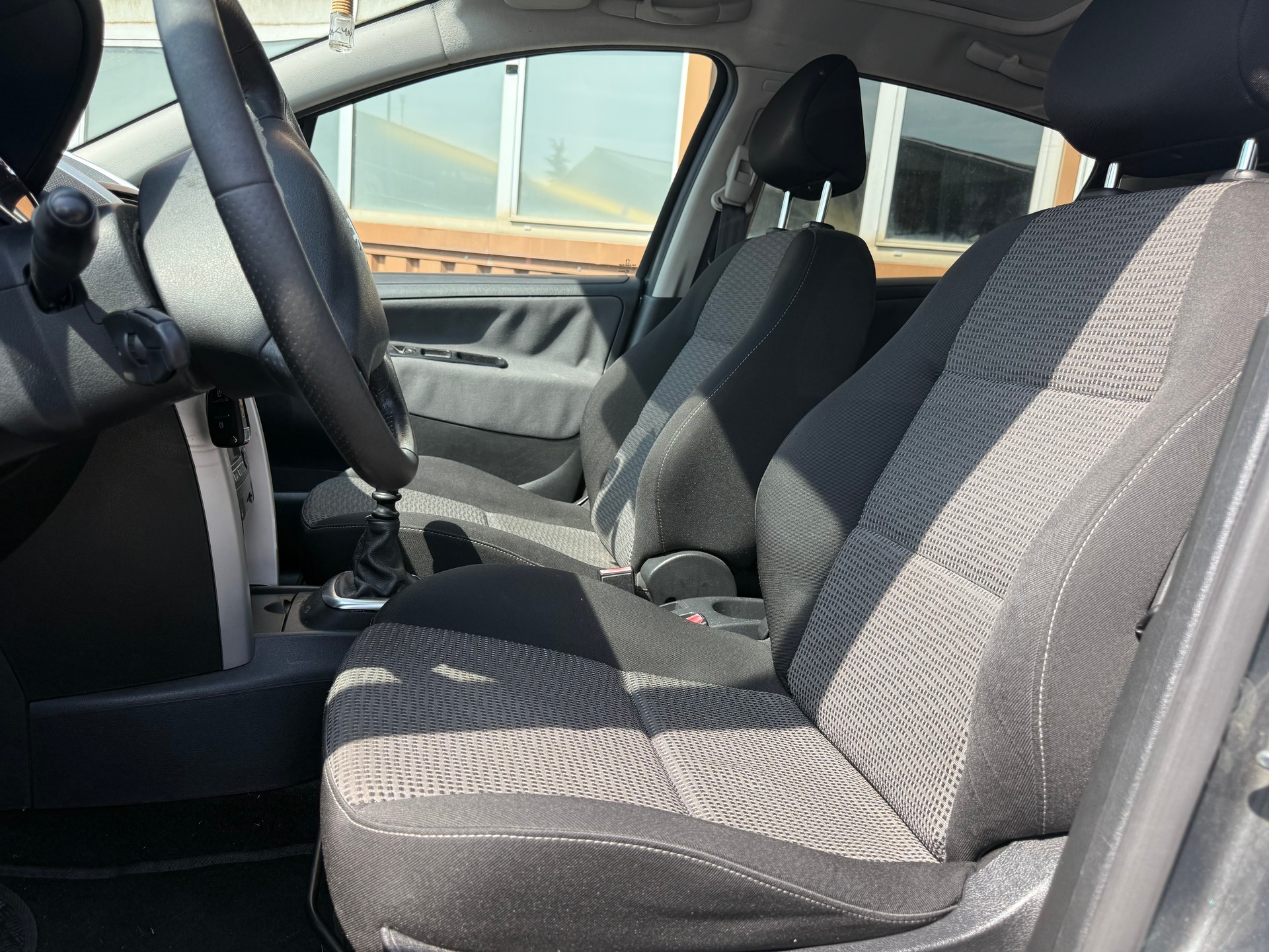 PEUGEOT 207 1.6 16V Turbo Sport-image-4